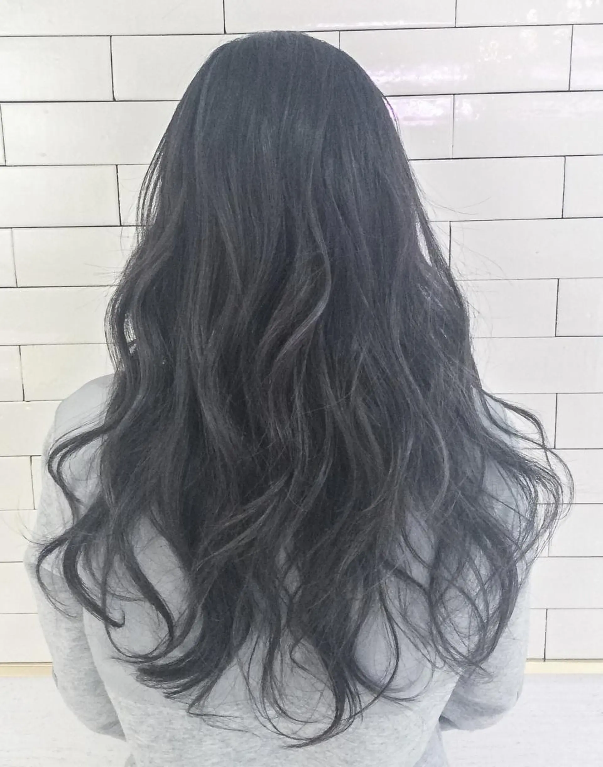 ミディアム セミロング カラー アッシュ アッシュグレー ハイライトカラー ハイライト レイヤーカット× 髪質改善たもりのヘアスタイル