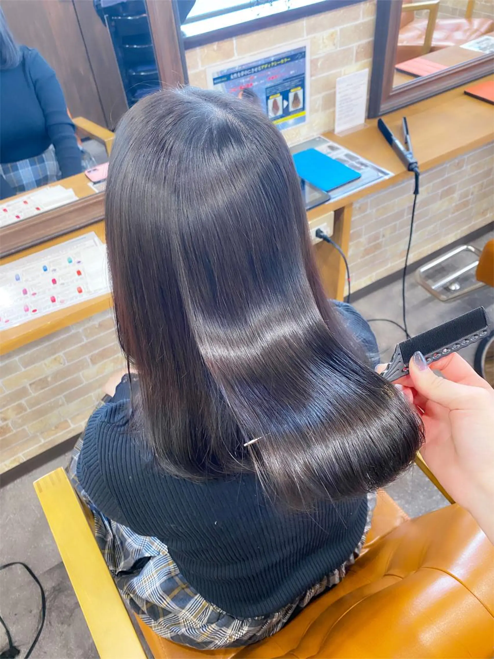 セミロング アイスグレージュ 髪質改善 🤍erikaのヘアスタイル