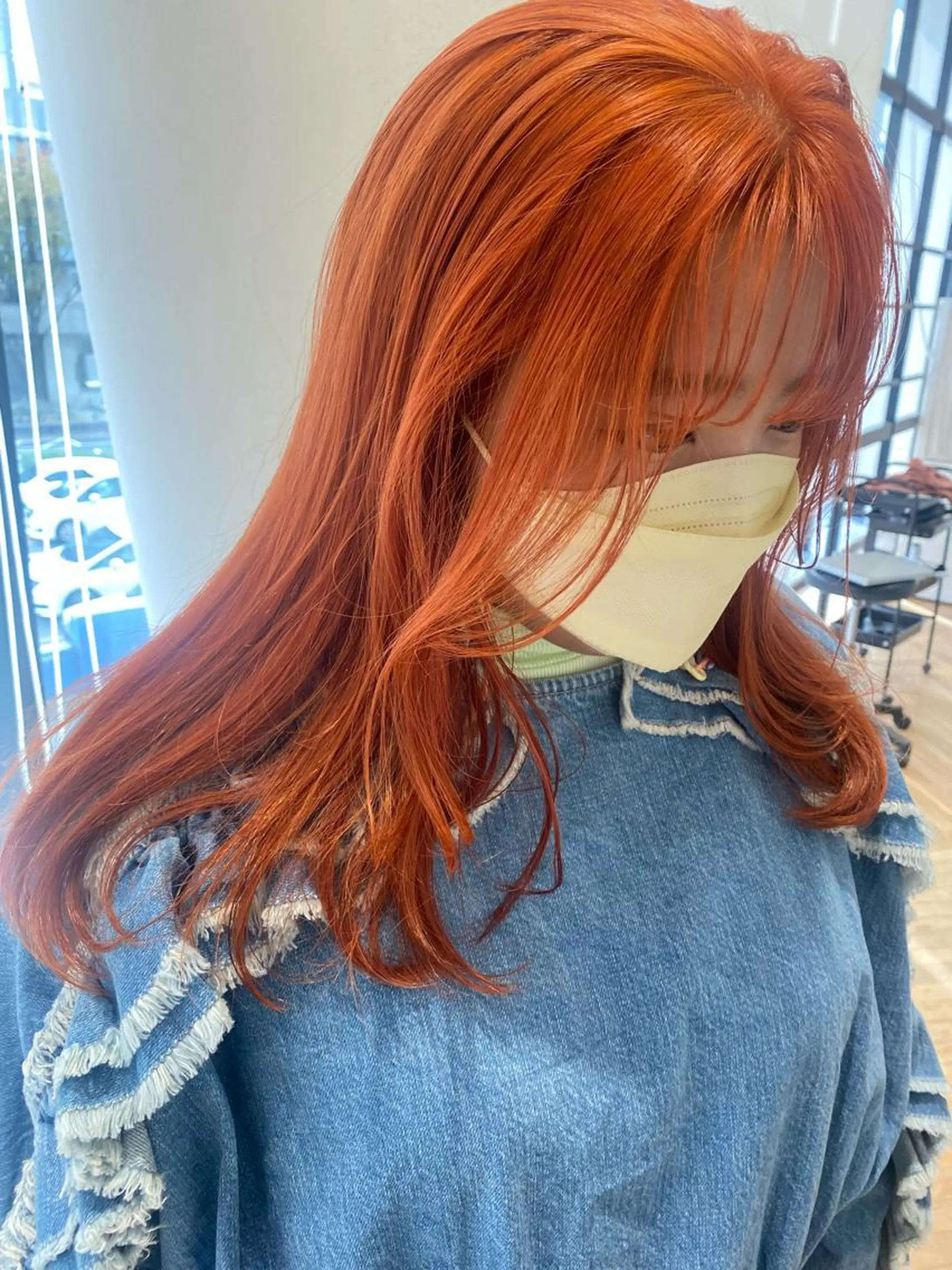 セミロング カラー ブリーチ オレンジ 増井 彩乃のヘアスタイル