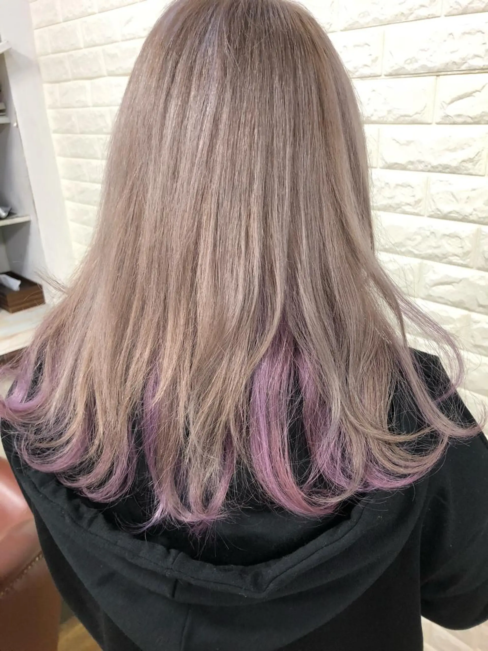 セミロング カラー ブリーチ デザインカラー ハイトーンカラー ヘアカラー トリートメント famille所属・famille ファミーユのヘアスタイル