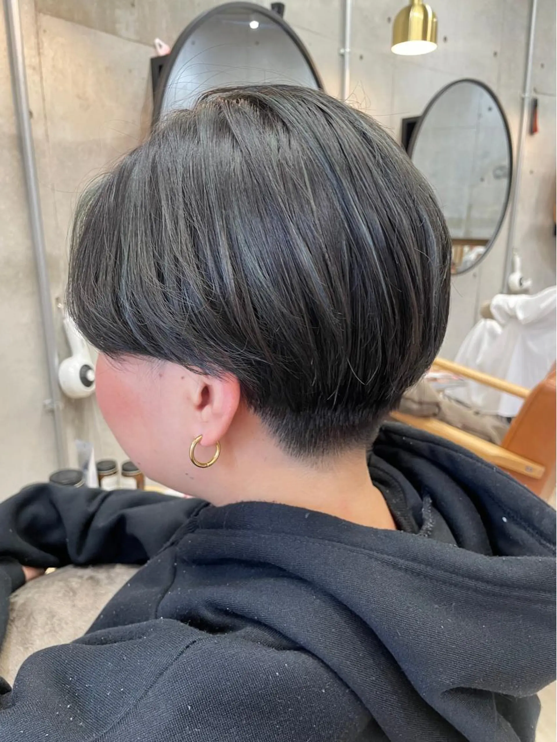 ショート カラー ハンサムショート 透明感カラー ハイライトカラー ハイトーンカラー インナーカラー Kozy  hair design所属・東 史夏のヘアスタイル