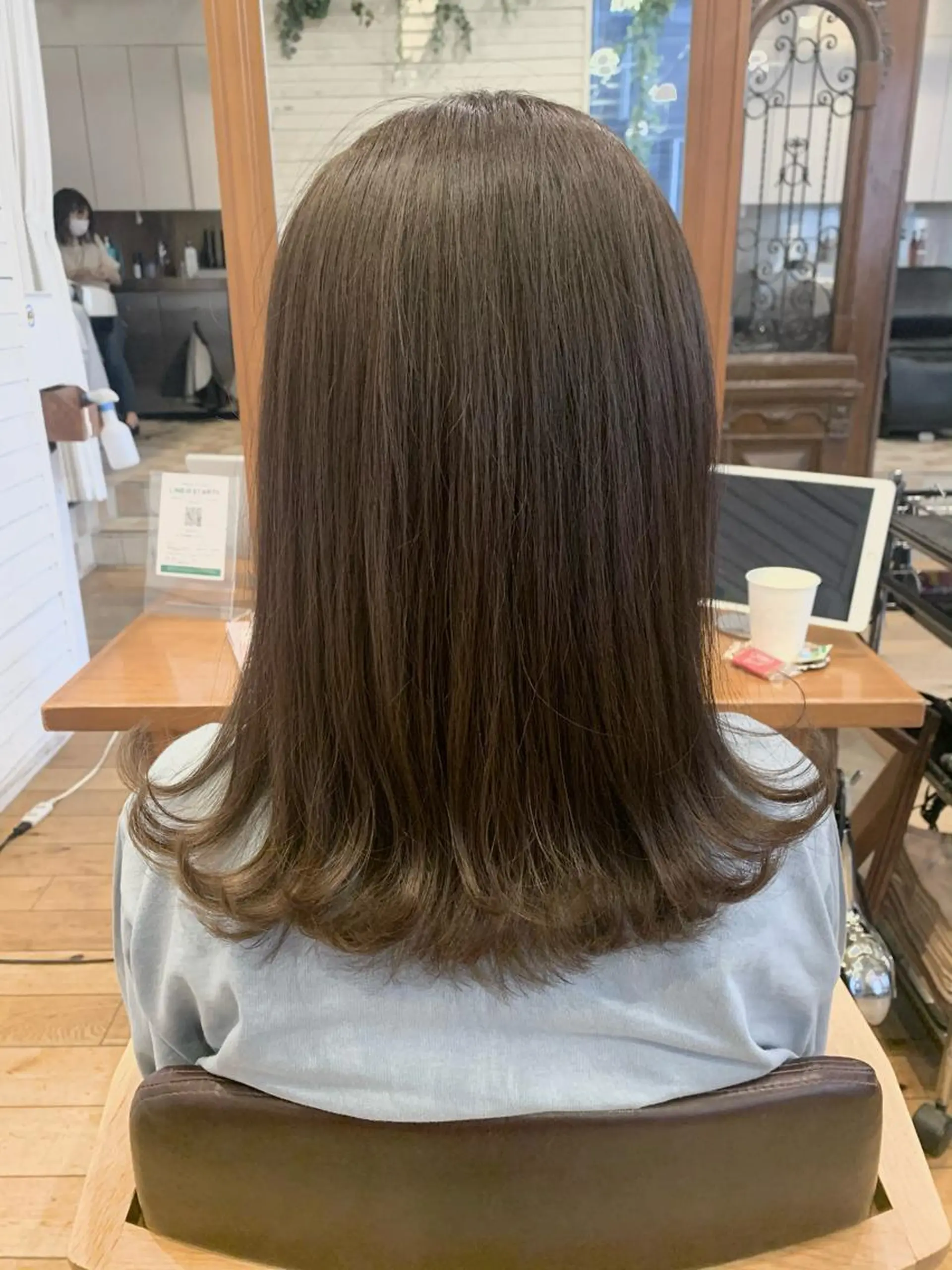 セミロング カラー グレージュ 外ハネヘア 顔周りカット/アレン ジ/カラー小野寺紗良のヘアスタイル