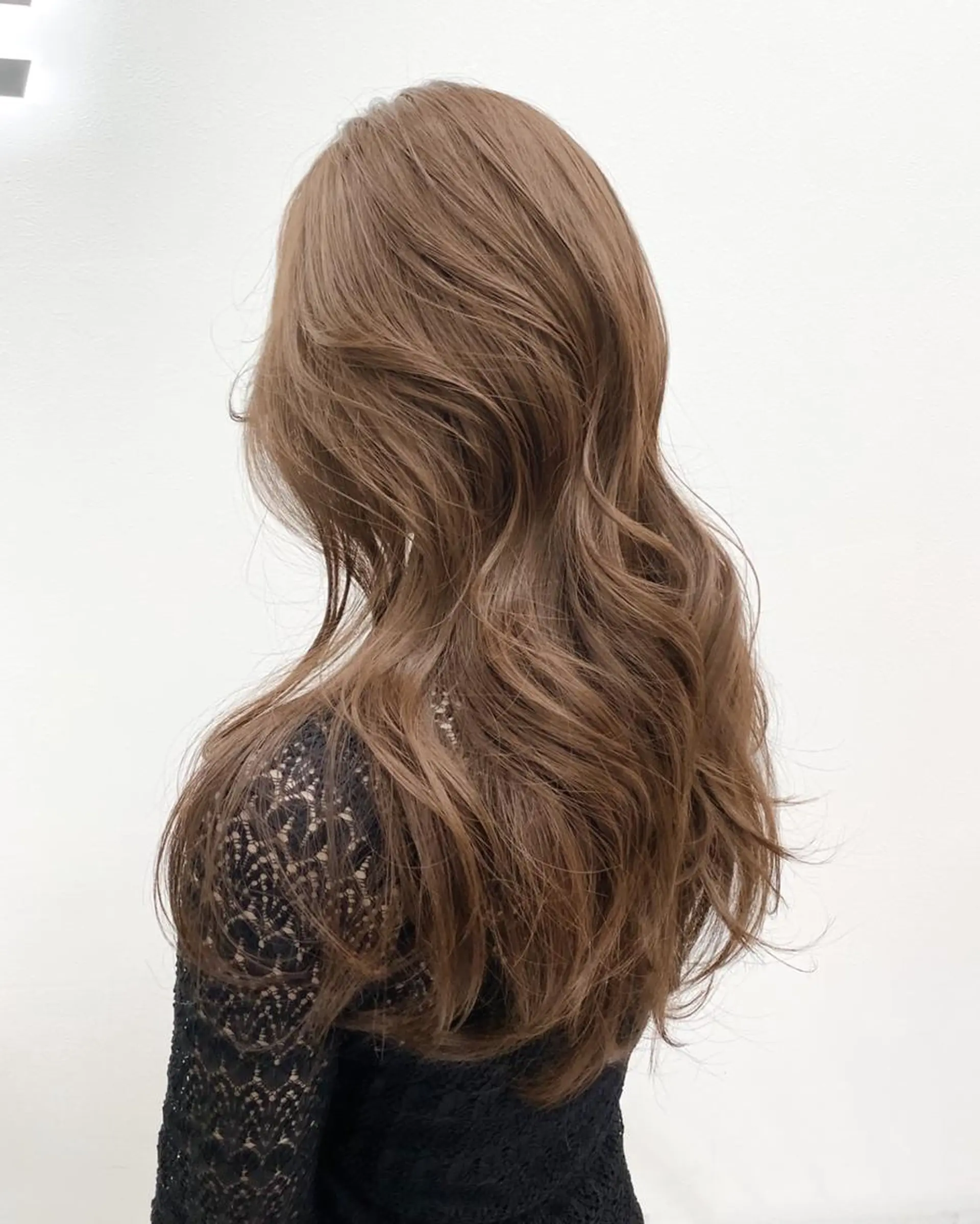 ロング カラー 🖤ハイトーン× レイヤー🖤SARAのヘアスタイル