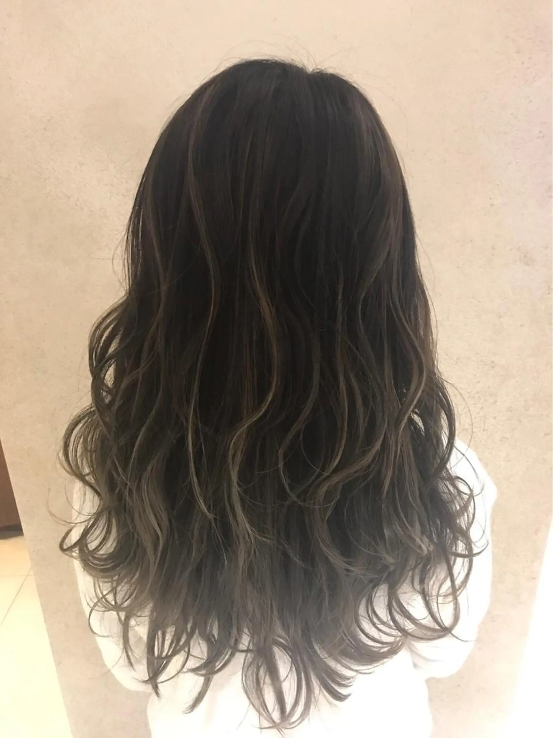 ロング カラー グラデーションカラー グレージュ ハイライトカラー ハイライト カット ヘアカラー Homey Kyoto所属・吉村 絢乃のヘアスタイル