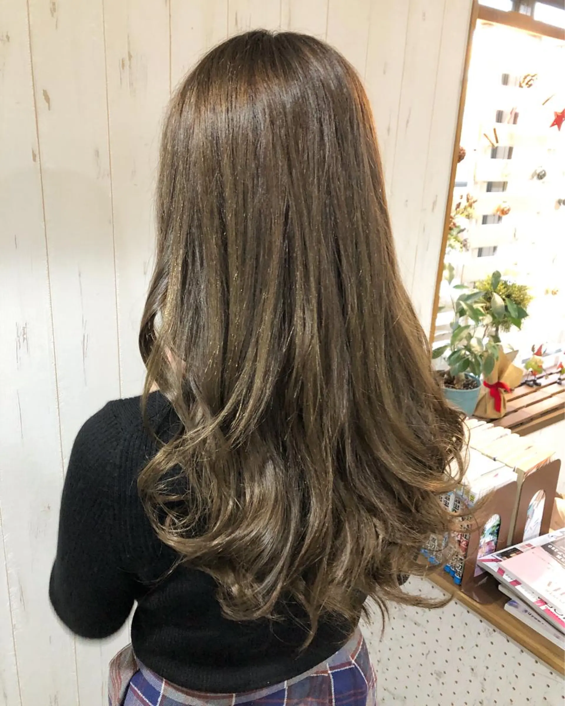 ロング カラー ベージュカラー 西川 敏夫のヘアスタイル