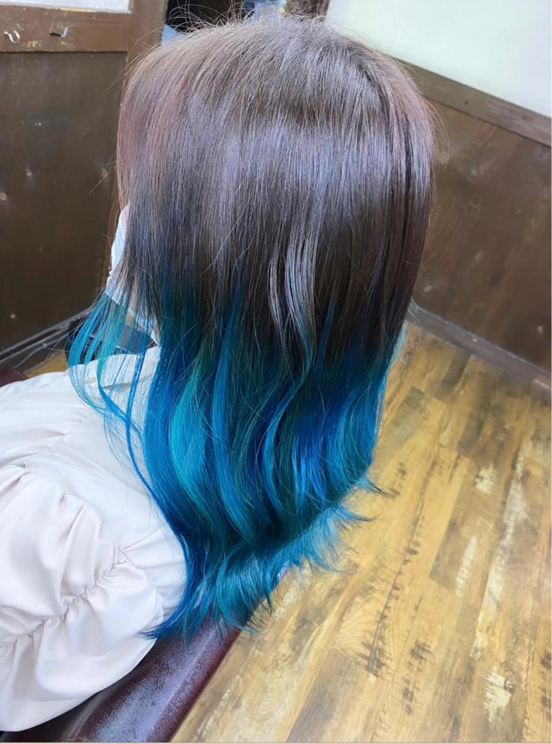 セミロング カラー ブリーチ ブルーカラー グラデーションカラー ハイライトカラー ハイライト アンククロス kyokaのヘアスタイル