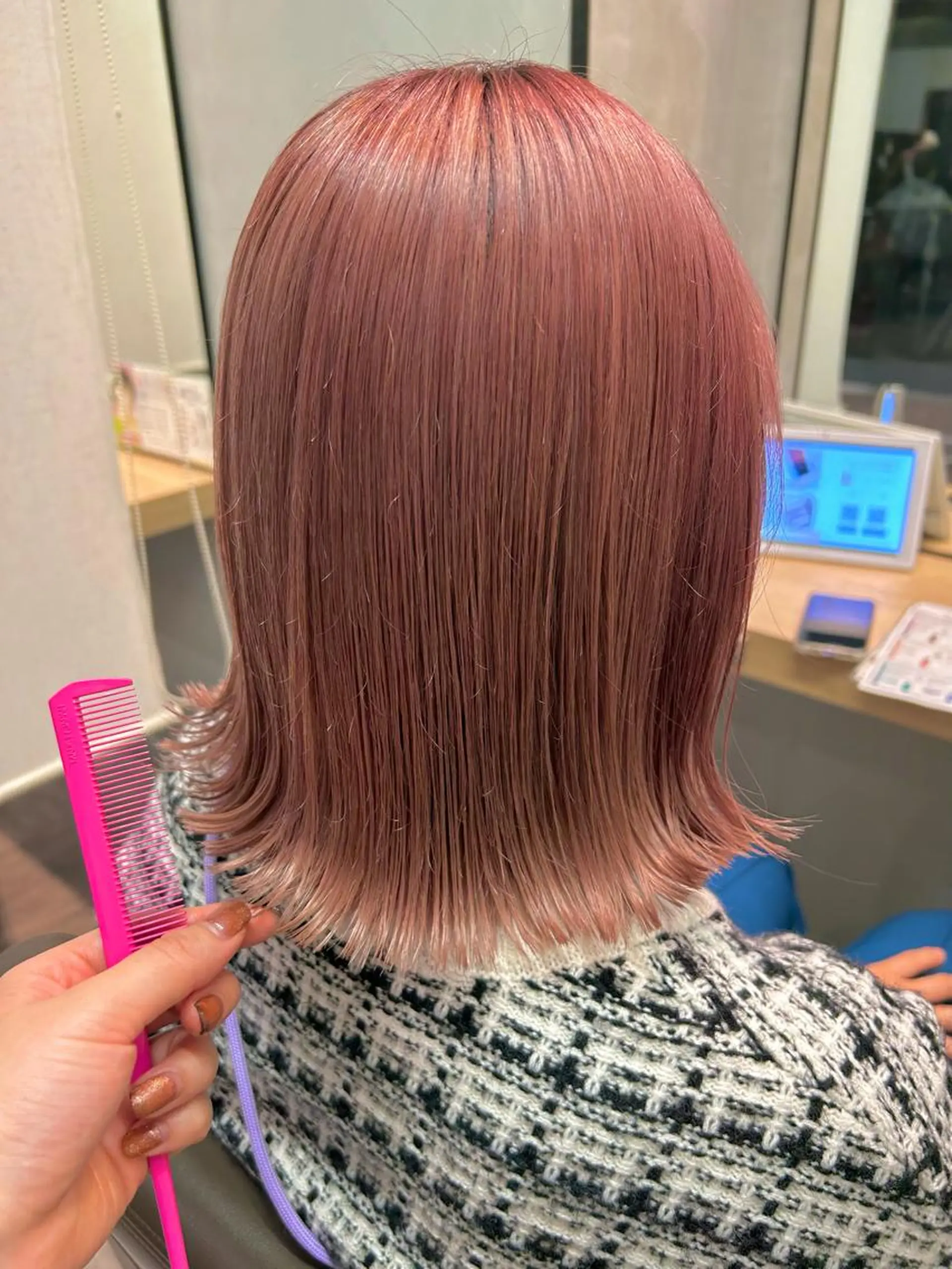 ショート カラー 切りっぱなしボブ ハイトーンカラー ピンクカラー ボブ カット トリートメント デザインカラー/ kanae🌱のヘアスタイル