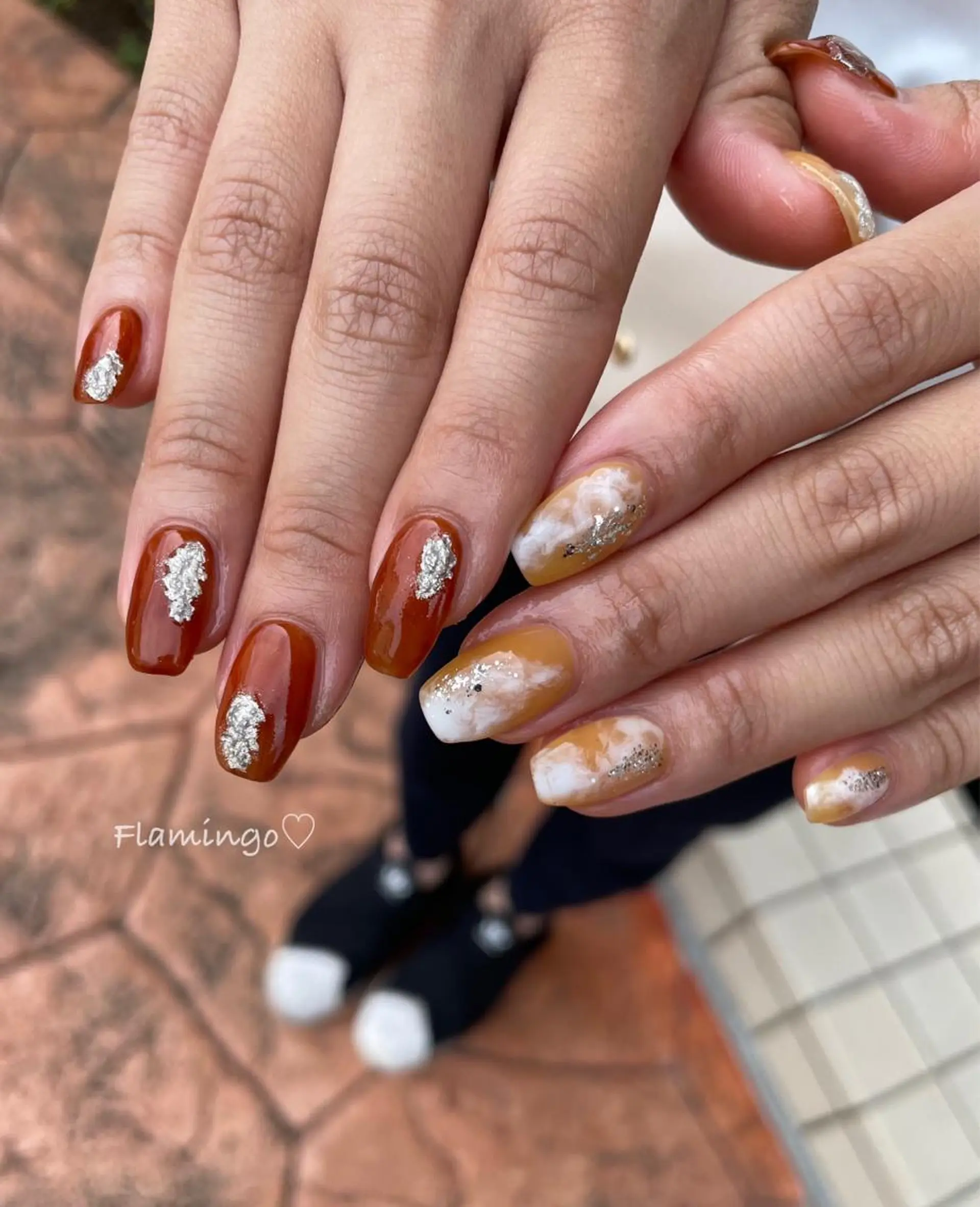 ネイル アートネイル ブラウン ジェルネイル ミラーネイル ニュアンスネイル シンプル／上品／爪育 ☺︎Flamingoのネイルデザイン