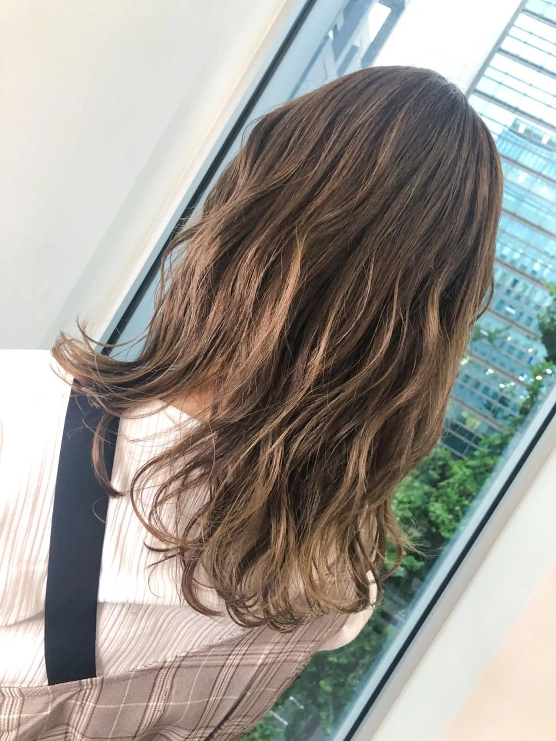 セミロング アッシュ コトネ🫧 韓国風レイヤーカットのヘアスタイル