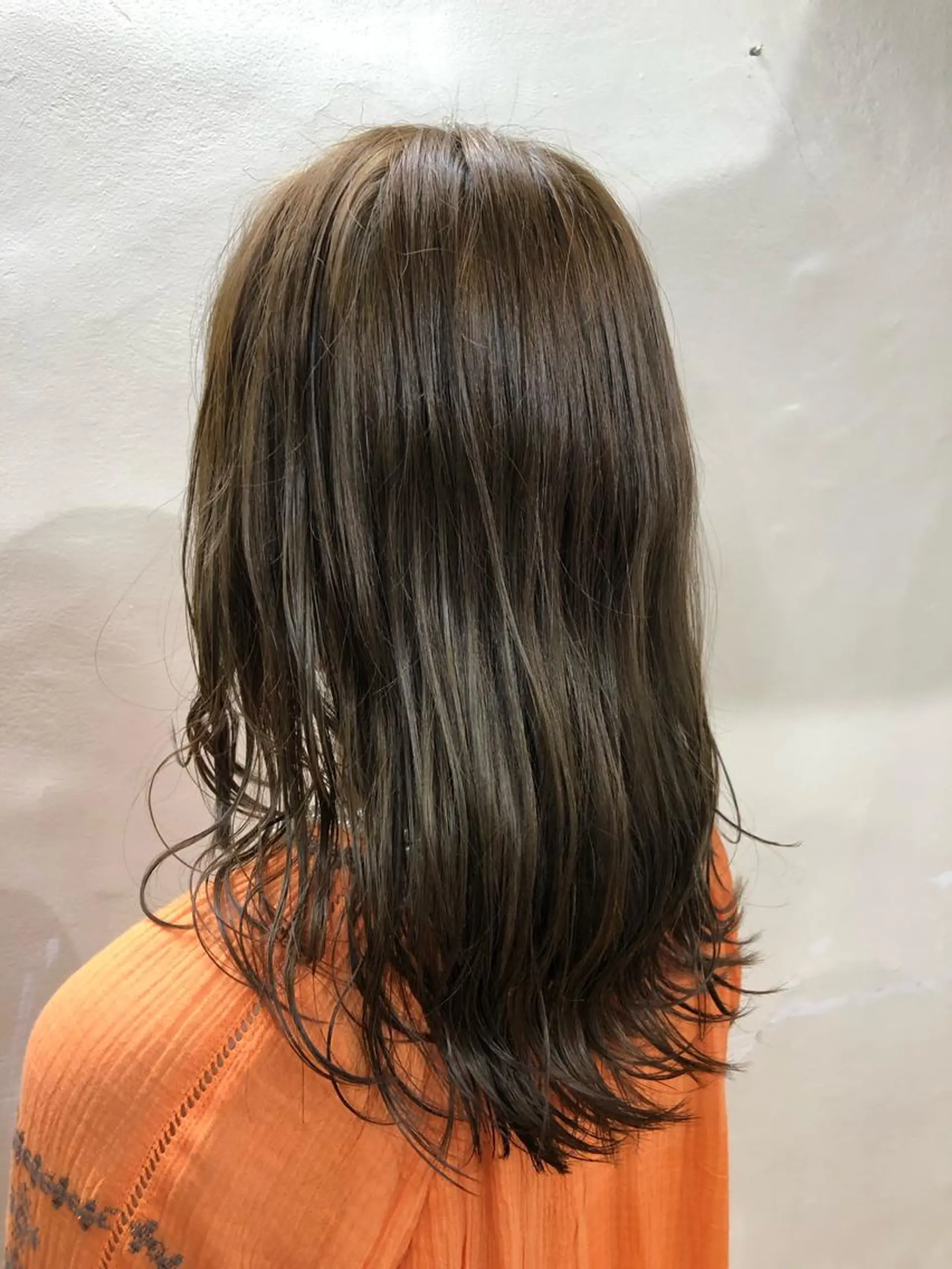 ロング カラー ブリーチ グレージュ ブリーチなしカラー オリーブグレージュ オリーブグレー カット ヘアカラー トリートメント レイヤーカット特化 🌻GOTOのヘアスタイル