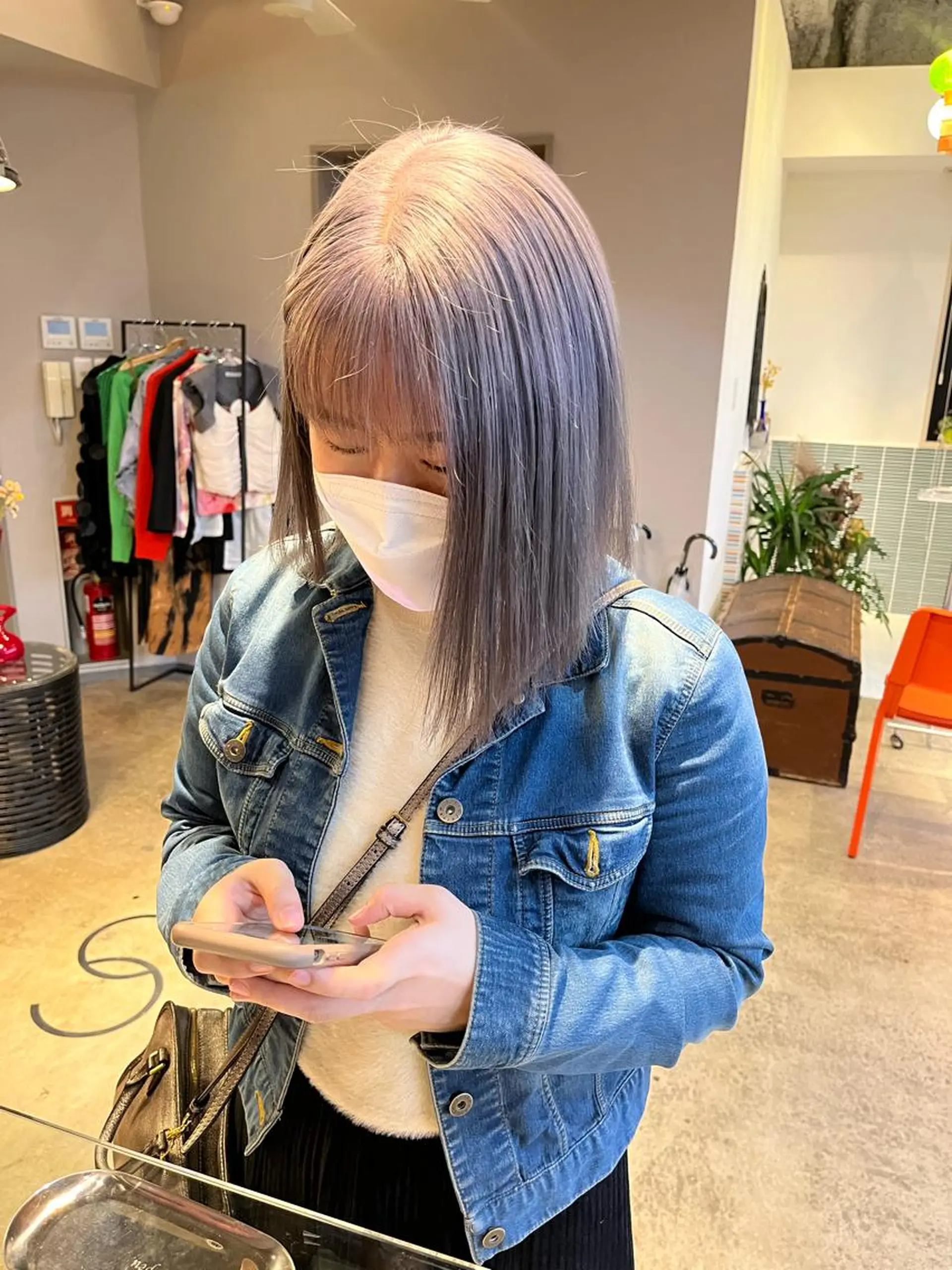 ミディアム カラー ブリーチ シルバー ヘアカラー トリートメント 🩷ハイトーン透明感 レイヤー🩷ユリカのヘアスタイル