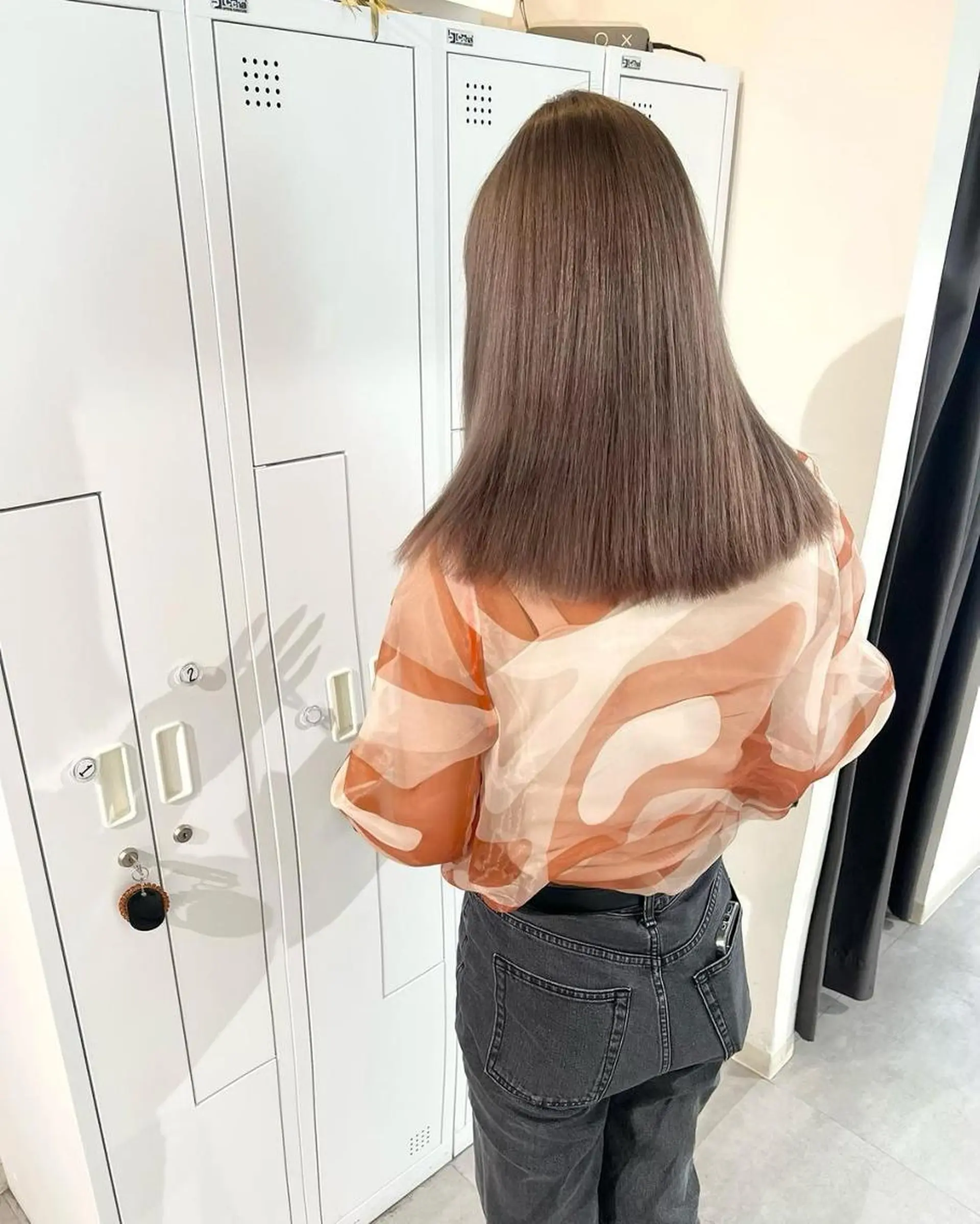 セミロング カラー グレージュ ハイトーンカラー ブリーチ、髪質改善 Noe心斎橋店のヘアスタイル