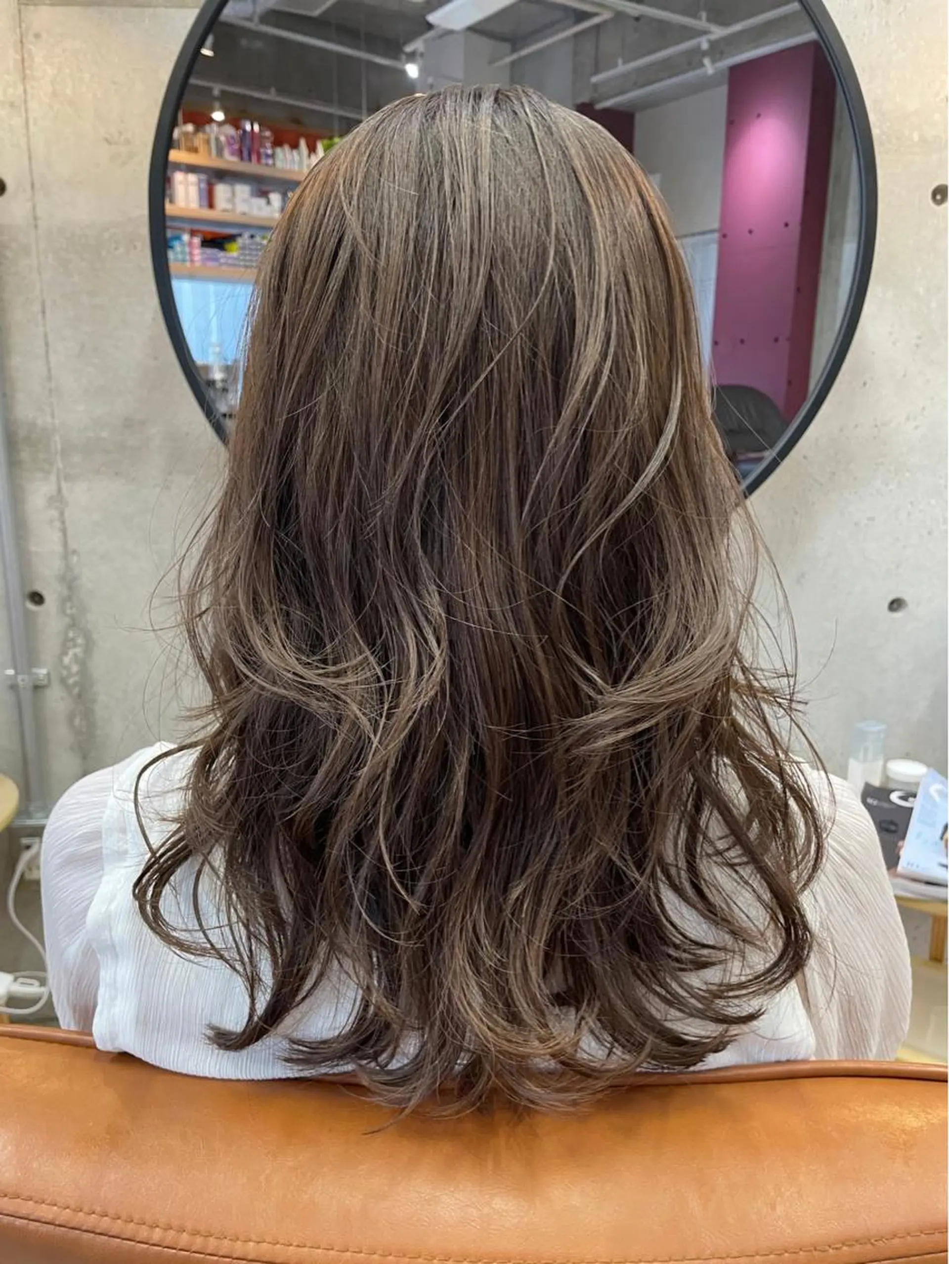 ミディアム カラー ミディアムパーマ 透明感カラー ハイライトカラー ハイトーンカラー インナーカラー カット ヘアカラー トリートメント Kozy  hair design所属・東 史夏のヘアスタイル