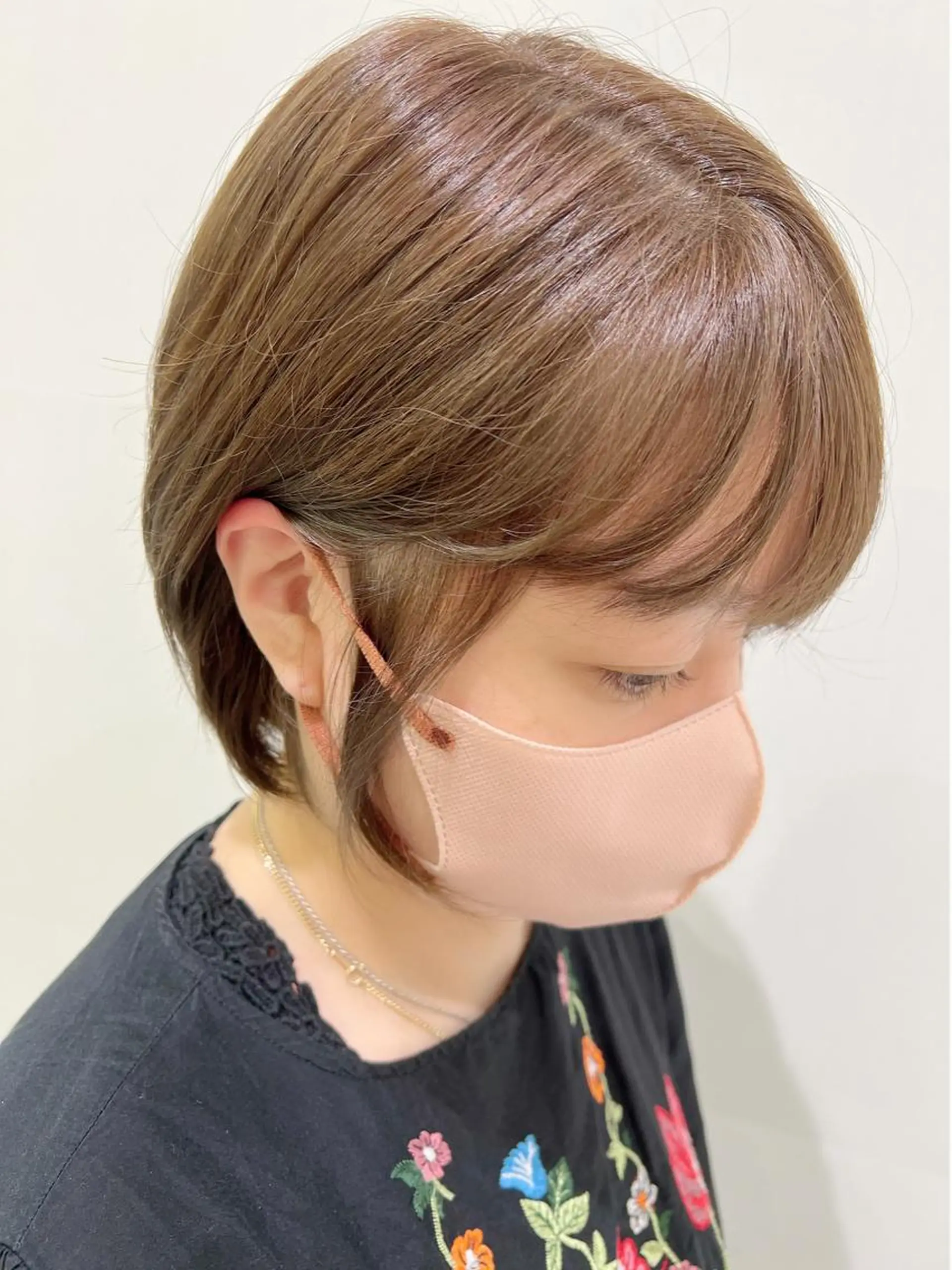 カラー アッシュ 伊佐 愛のヘアスタイル