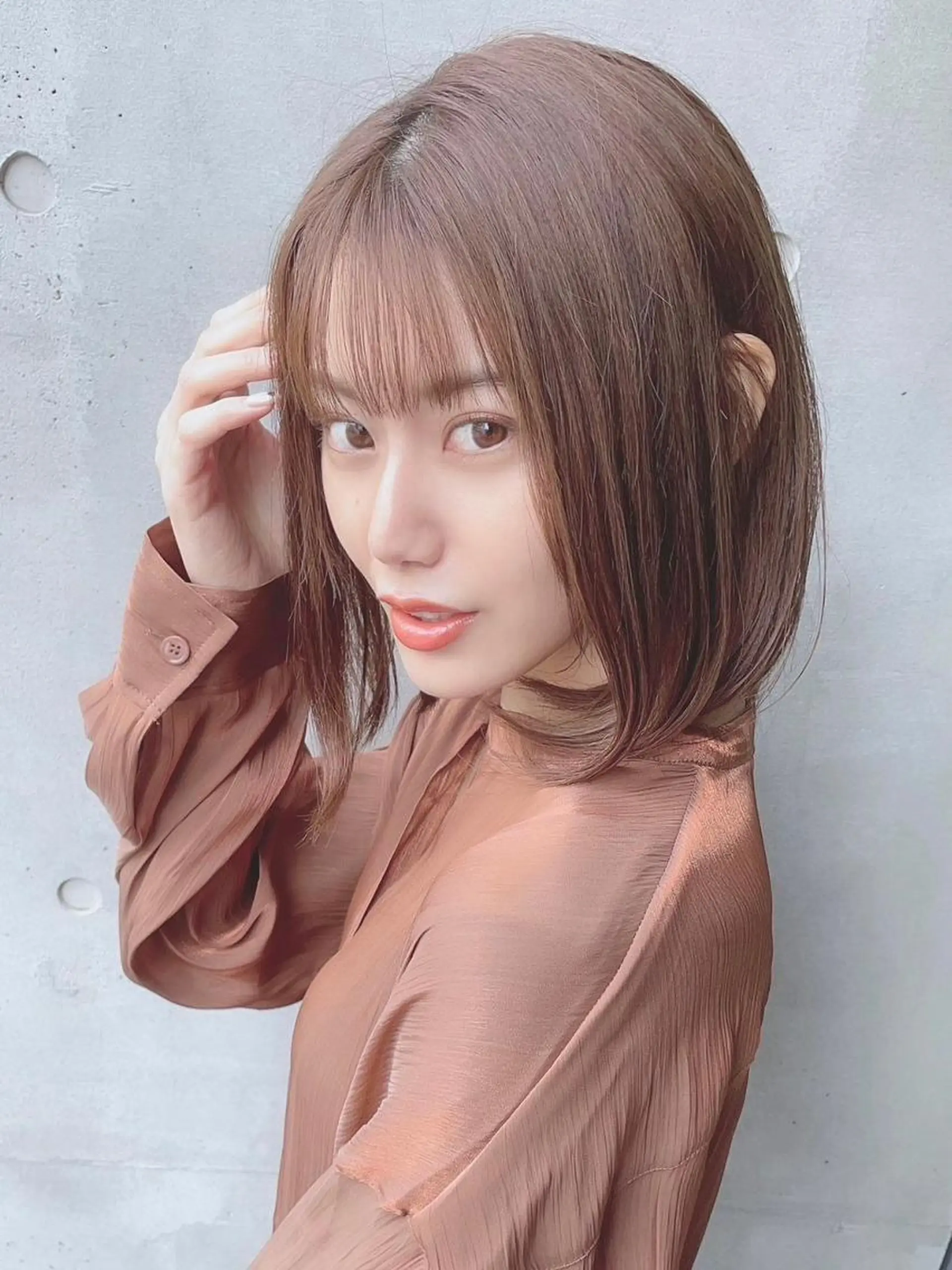 ミディアム カット ヘアカラー トリートメント 公式 Ease by amble luxeのヘアスタイル