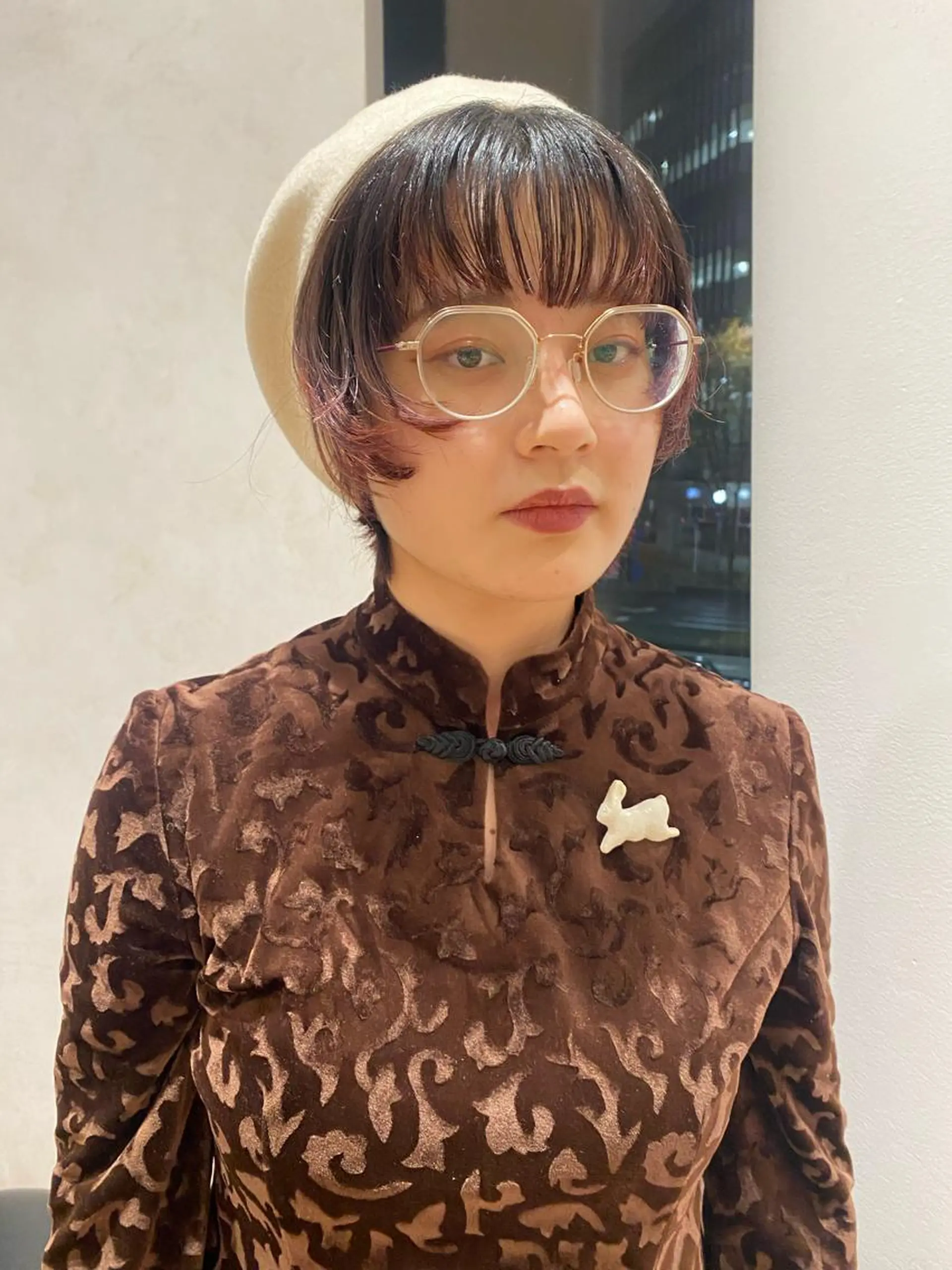 ショート カラー ワイドバング 増井 彩乃のヘアスタイル