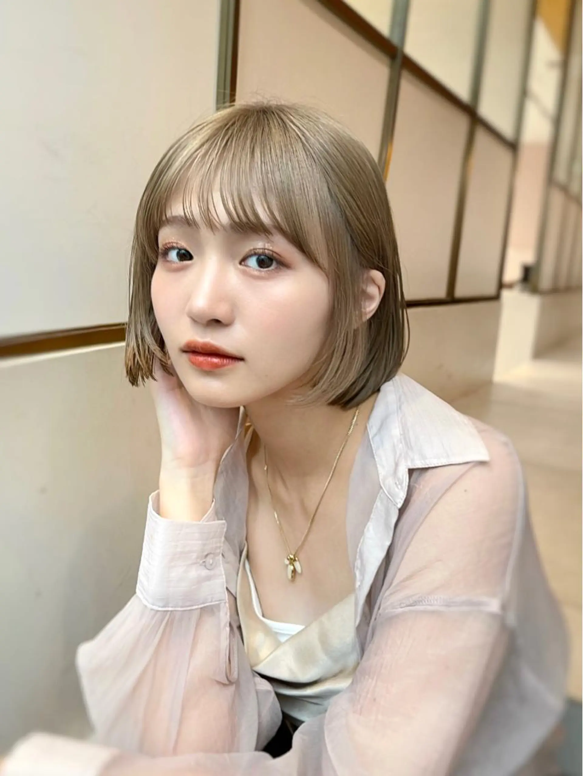 ショート カラー ヘアアレンジ ベージュカラー 透明感カラー グレージュ ボブ カット ヘアカラー トリートメント レイヤー専門家 ダブルカラー修のヘアスタイル