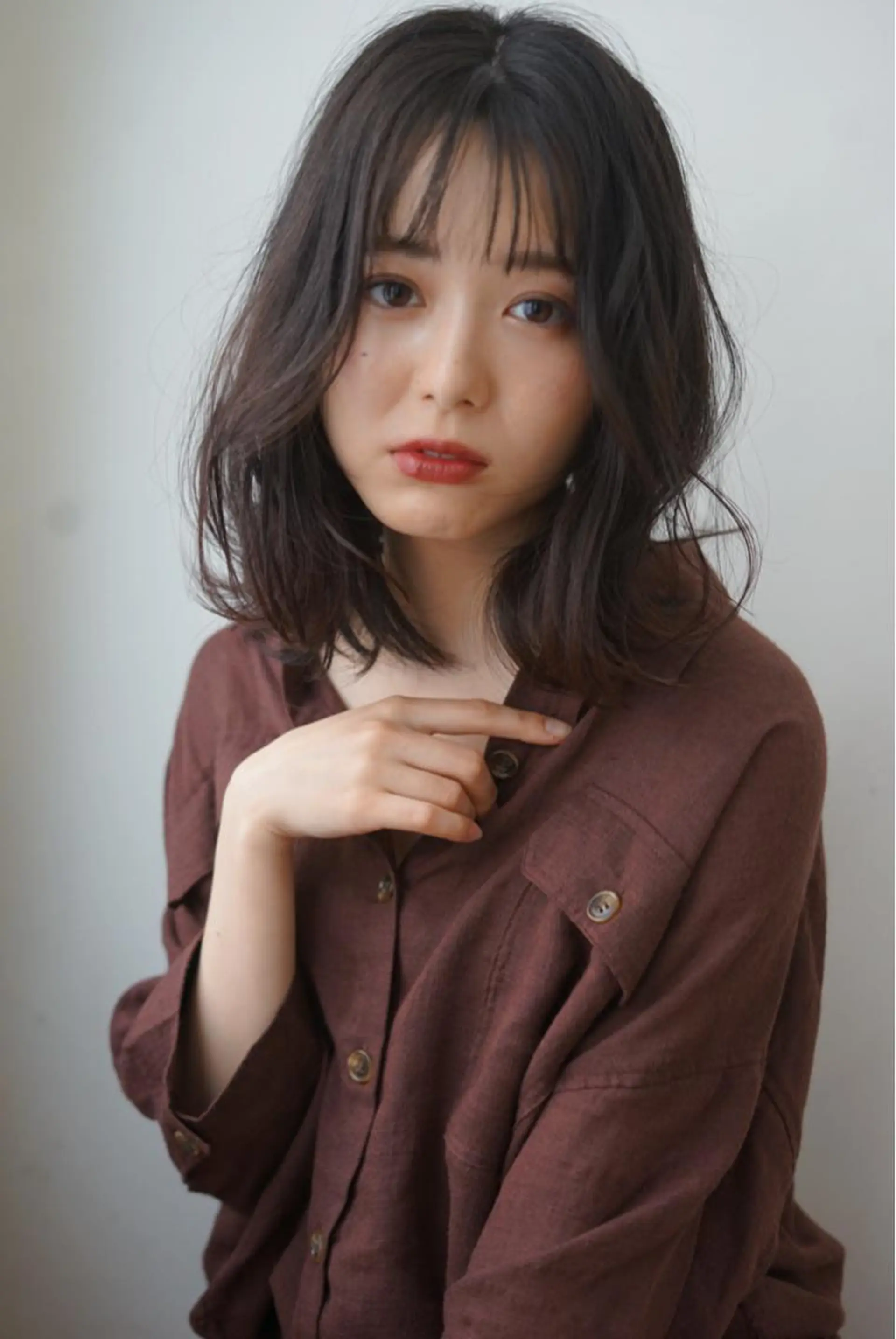 セミロング カラー 岩崎 昭憲のヘアスタイル