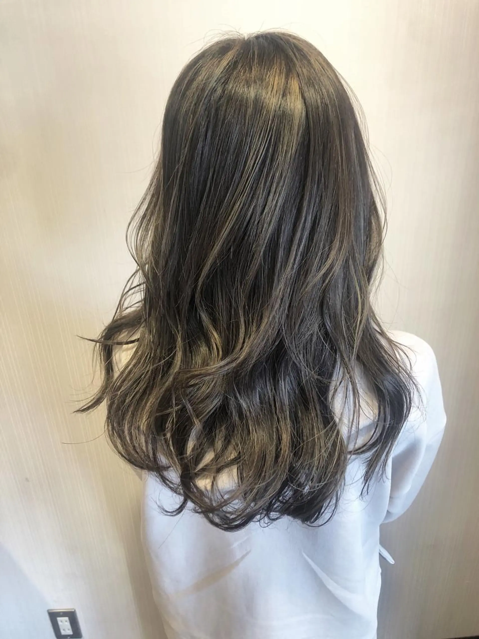 ロング カラー 透明感カラー ハイライトカラー ハイライト ヘアカラー トリートメント 新井 友菜のヘアスタイル