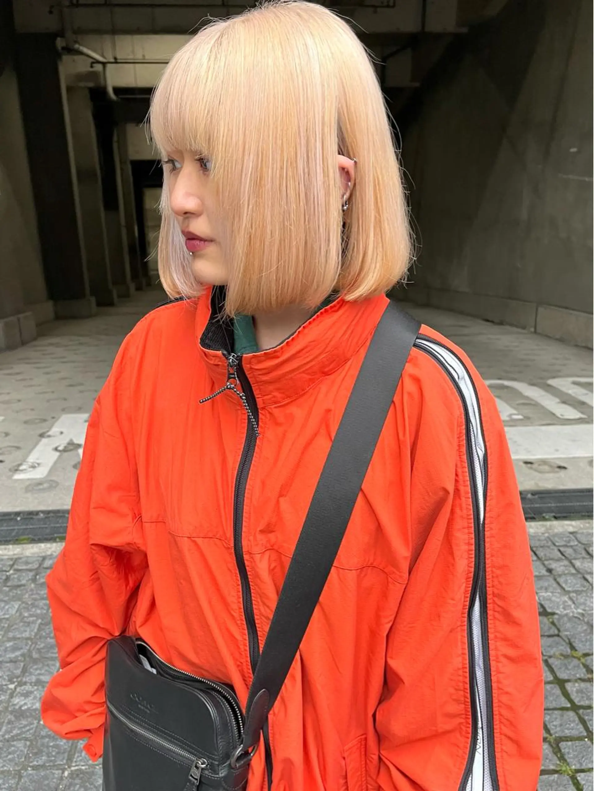 ミディアム カラー ブリーチ 抜きっぱなしブロンド カット ヘアカラー ハイトーン/ショート 村上淳乃🐥のヘアスタイル