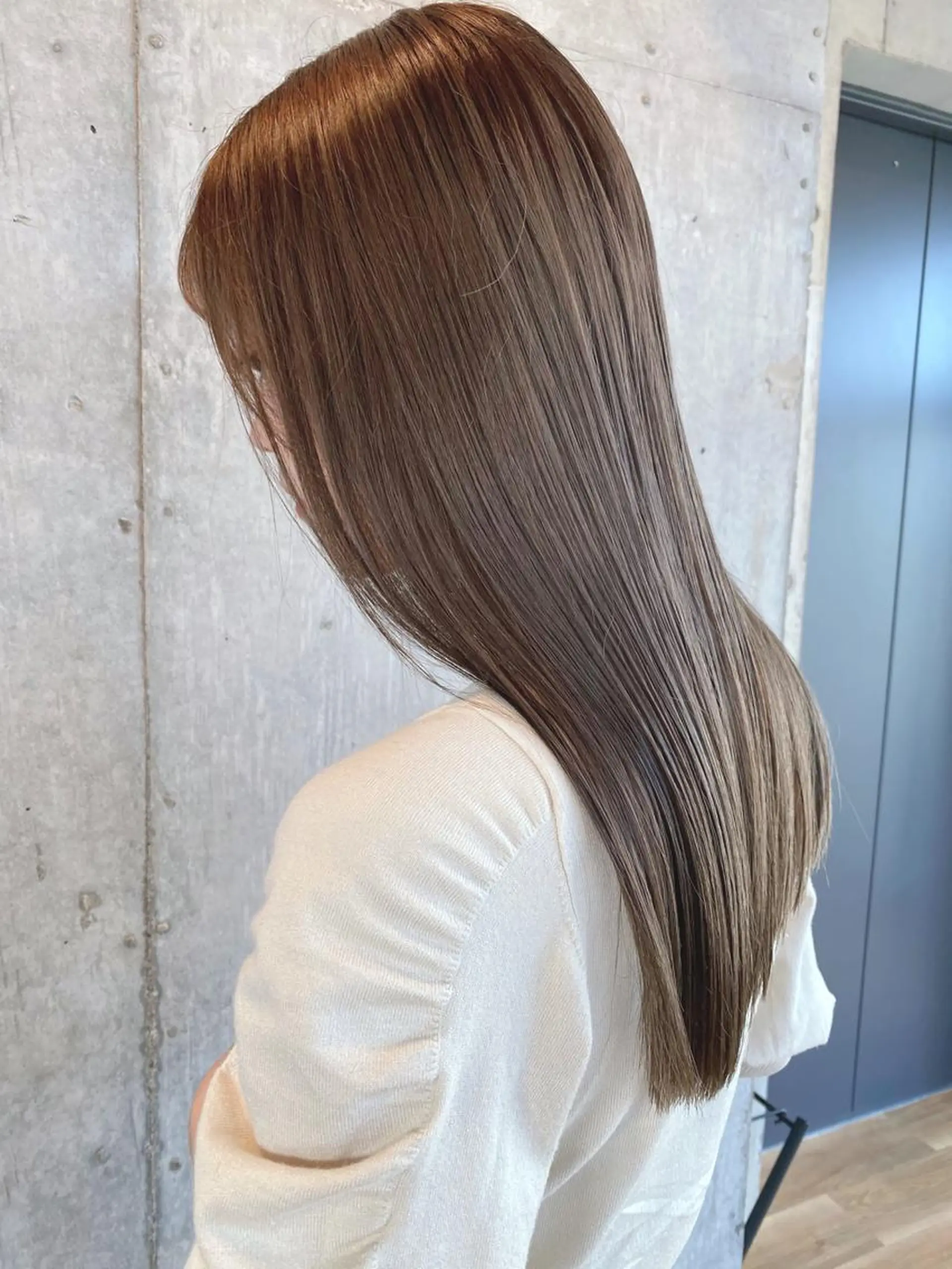 ロング カラー ベージュカラー ブリーチ ミルクティーベージュ 透け感たっぷり柔らか 梨花子🌼のヘアスタイル