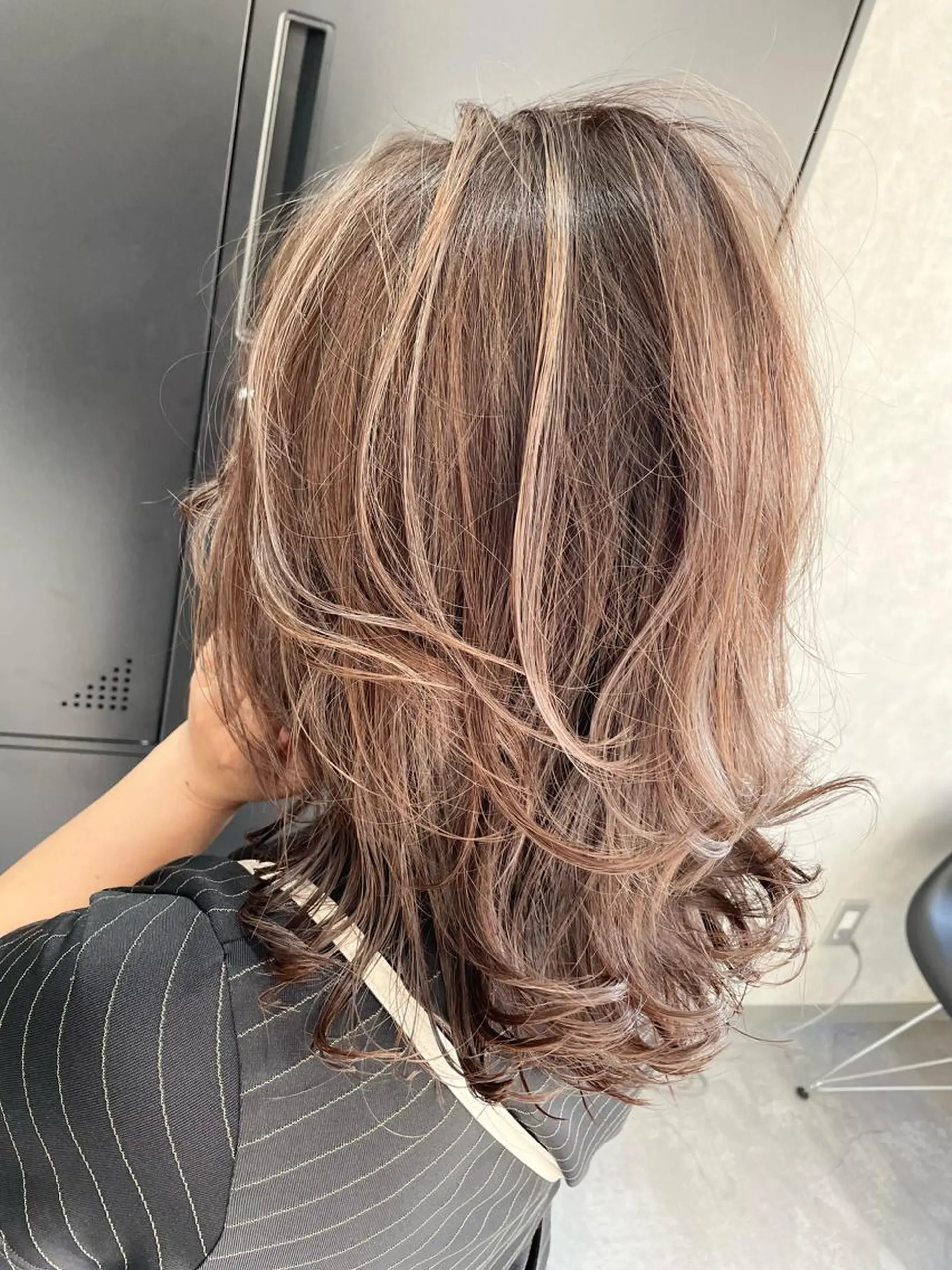 ミディアム 外国人風カラー ハイライト 韓国風ヘア レイヤーカット カット ヘアカラー AN'TIA小作所属・AN'TIA小作代表 ⭐︎kazuma⭐︎のヘアスタイル