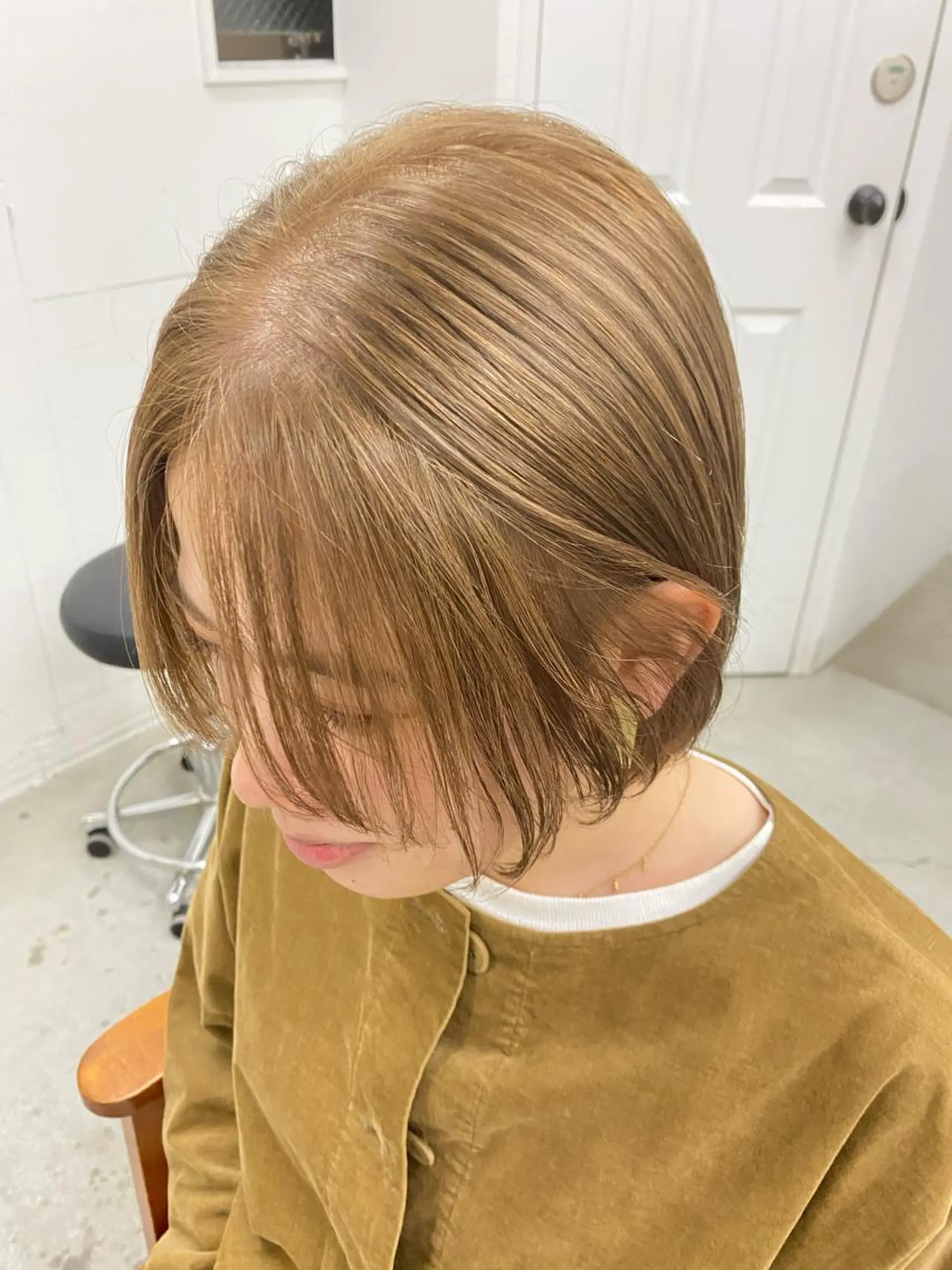 ショート カラー ヘアアレンジ ボブレイヤー ベージュカラー ブリーチ ハイトーンカラー ハイトーンベージュ カット ヘアカラー トリートメント ヘアセット stand所属・ニュアンスヘア🌔 nanakoのヘアスタイル