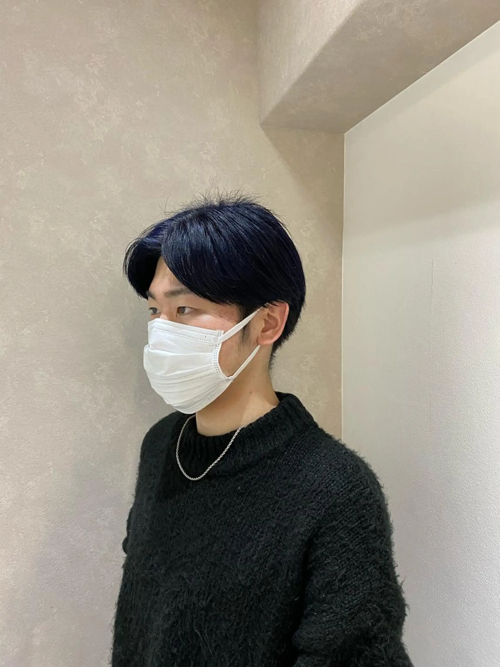 ショート カラー ヘアアレンジ メンズ 黒髪 ブルーカラー ブルーブラック トリートメント HAZEL博多所属・杉村 一輝のヘアスタイル