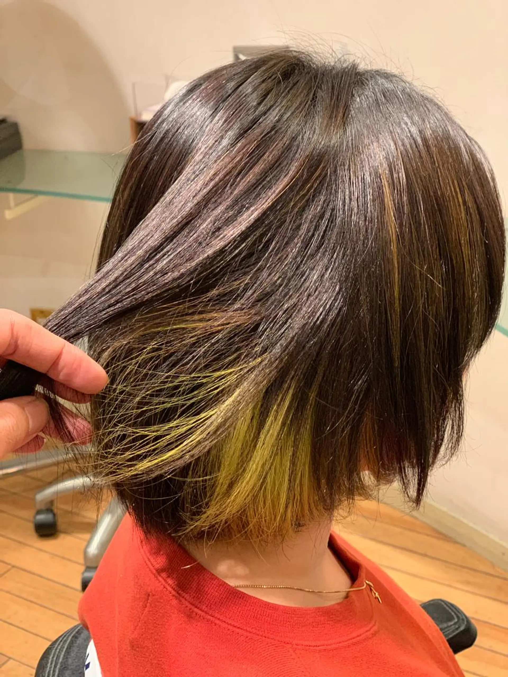 カラー ヘアアレンジ アッシュ ブリーチ インナーカラー イエローカラー ヘアカラー brut(ブリュット)所属・秋葉 一郎のヘアスタイル
