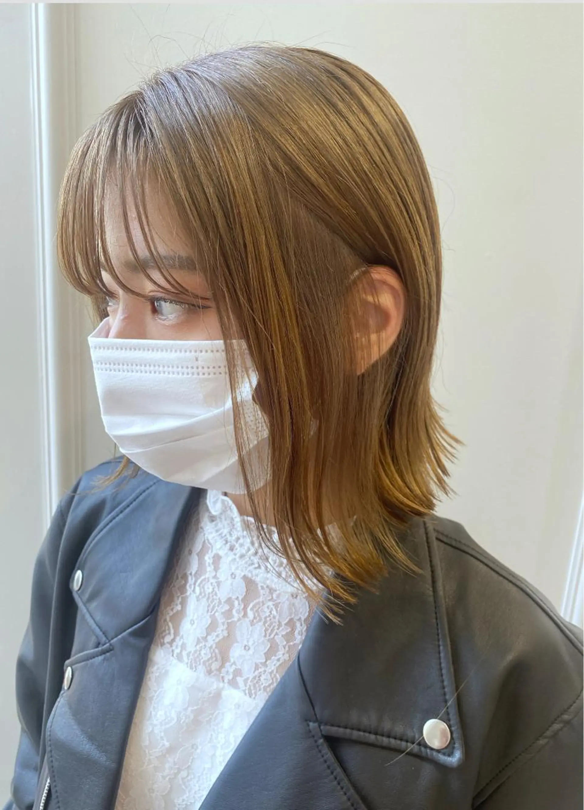 ショート カラー 切りっぱなしボブ グレージュ ハイトーンカラー ボブ カット ヘアカラー ベージュ/インナー カラー🤍Rieのヘアスタイル