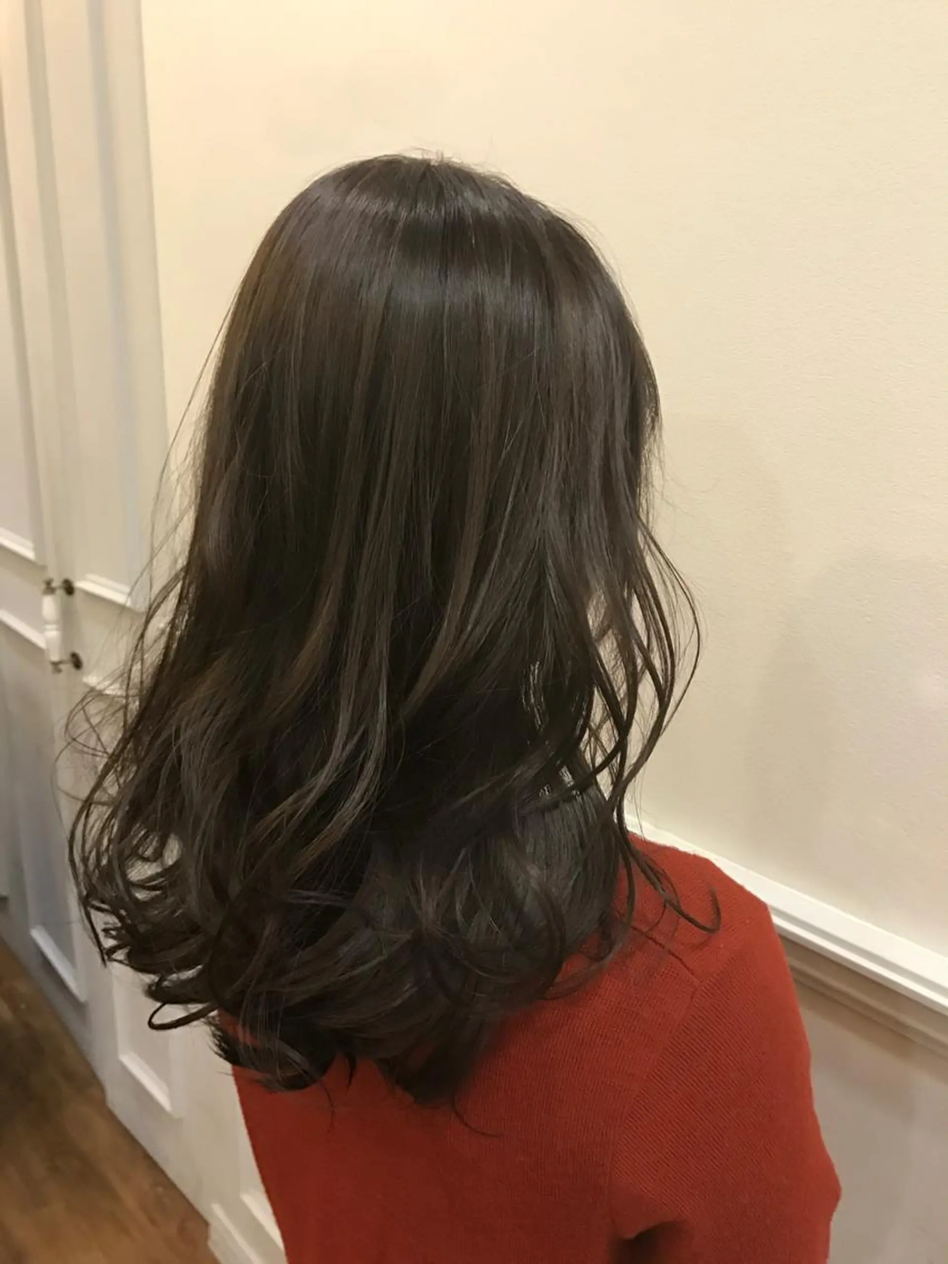 セミロング カラー グレージュ ヘアカラー ひろせ かなのヘアスタイル