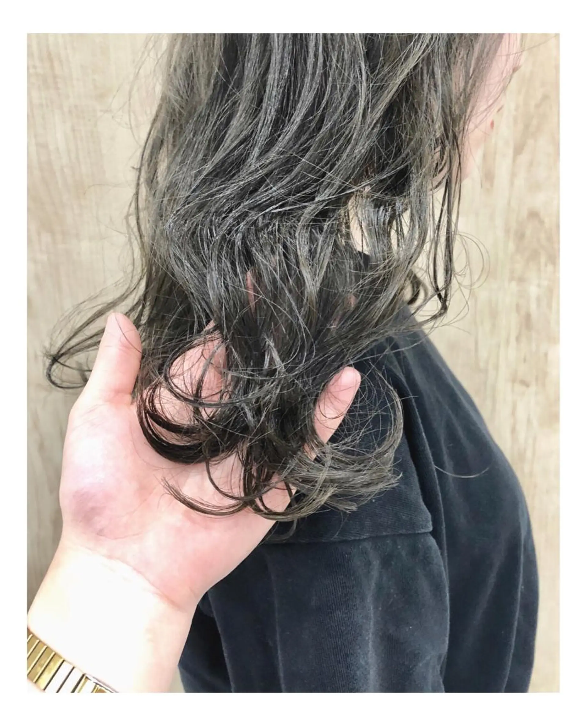 セミロング カラー メンズ グレージュ カーキグレージュ ヘアカラー 岩田 萌那のヘアスタイル