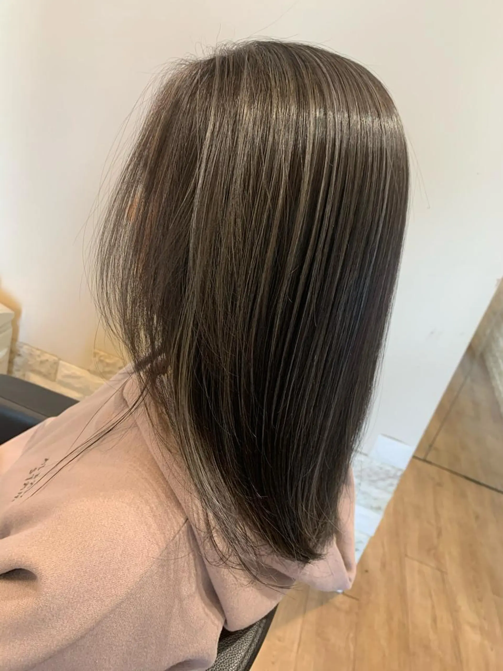 ミディアム カラー ハイライトカラー ハイライト ヘアカラー 大久保 隆蔵のヘアスタイル