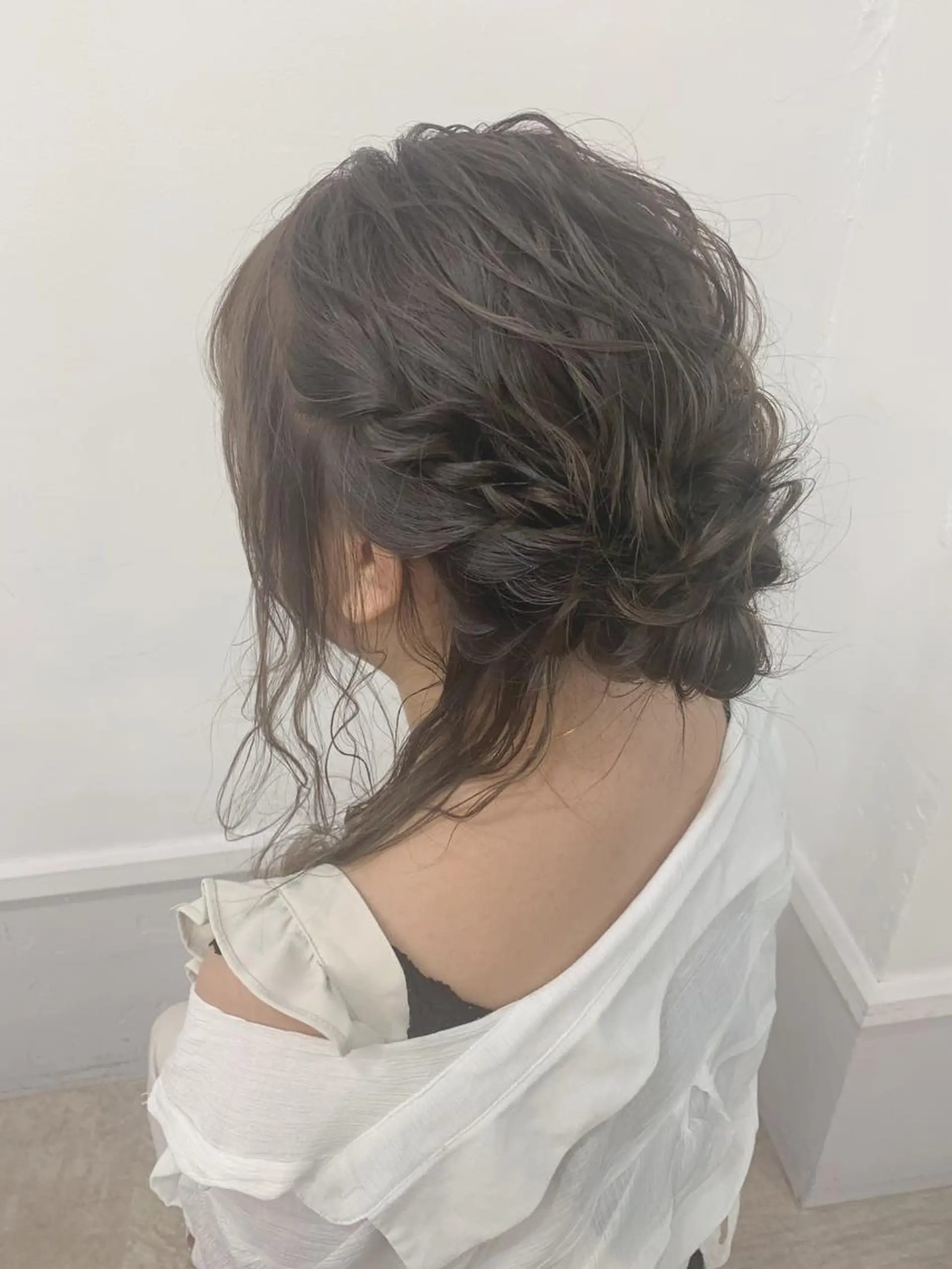 ロング ヘアアレンジ おくれ毛 chama レイヤーカットのヘアスタイル