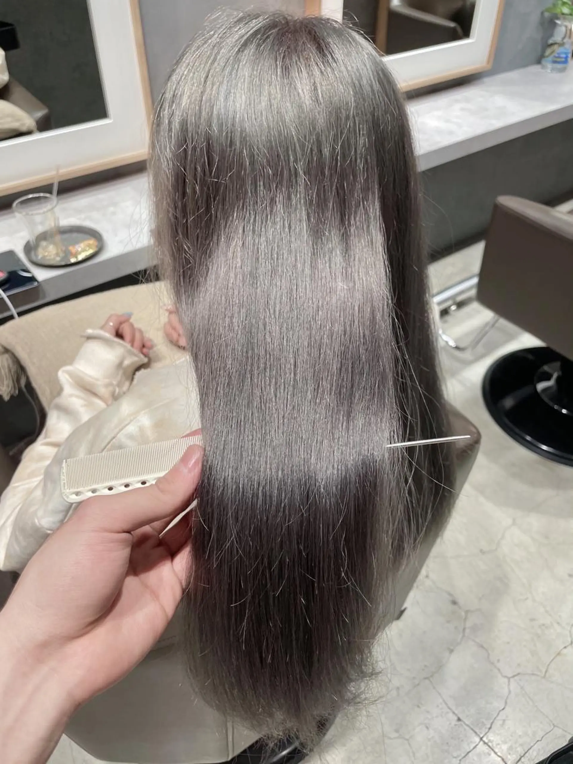 ロング カラー ブリーチ ケアブリーチ シルバー matiz マティス　表参道所属・🩵【インナーカラー 丸尾　綸太朗】のヘアスタイル