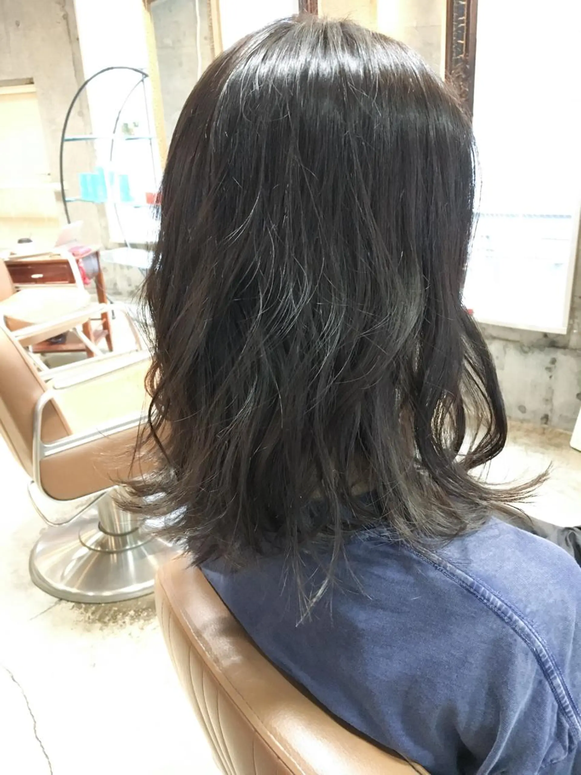 ミディアム カラー グレージュ 北條 優輝のヘアスタイル