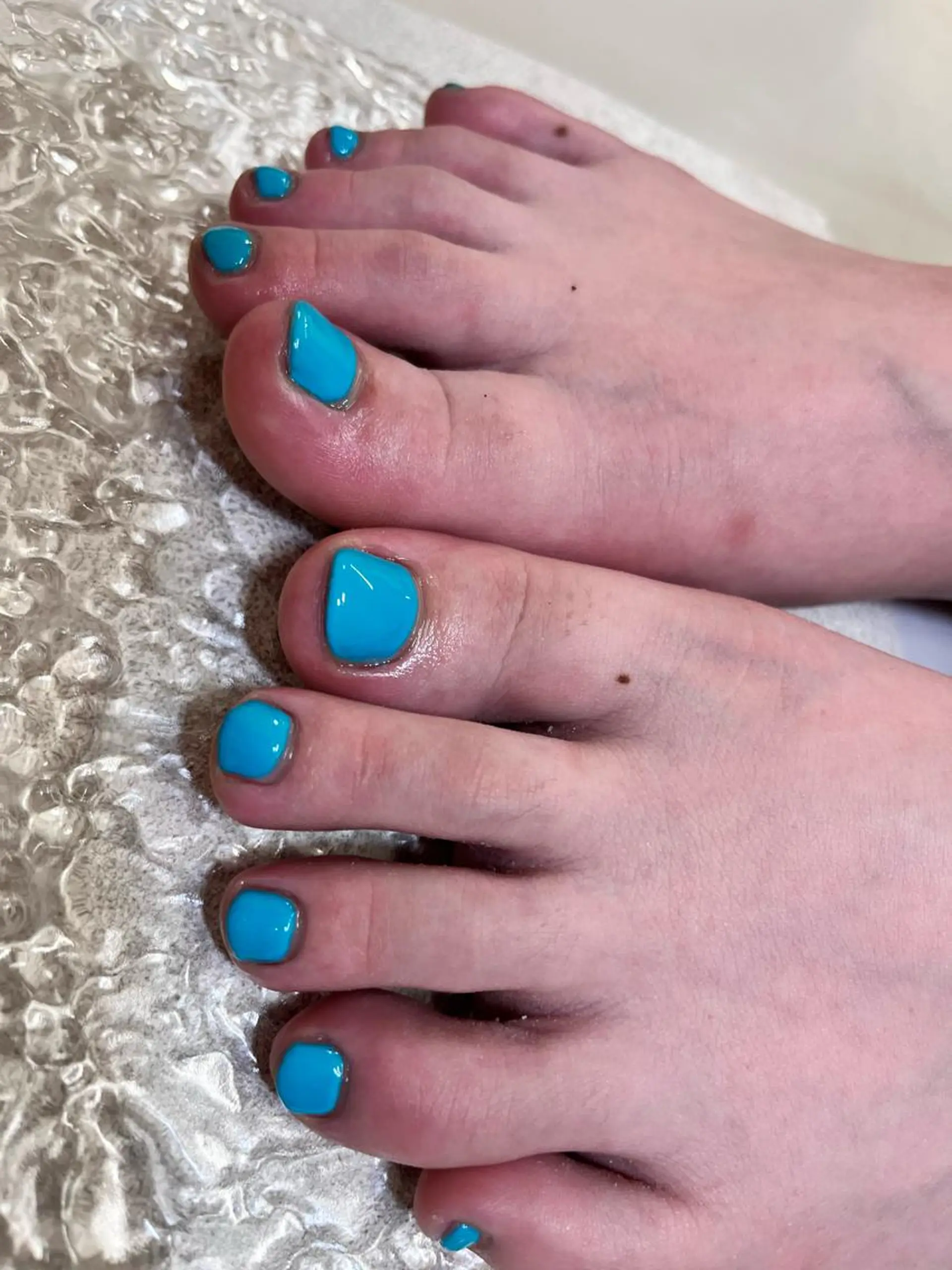 ネイル ブルー フットネイル ネイルサロンエーナイン平岸店所属・齋藤 英理のネイルデザイン