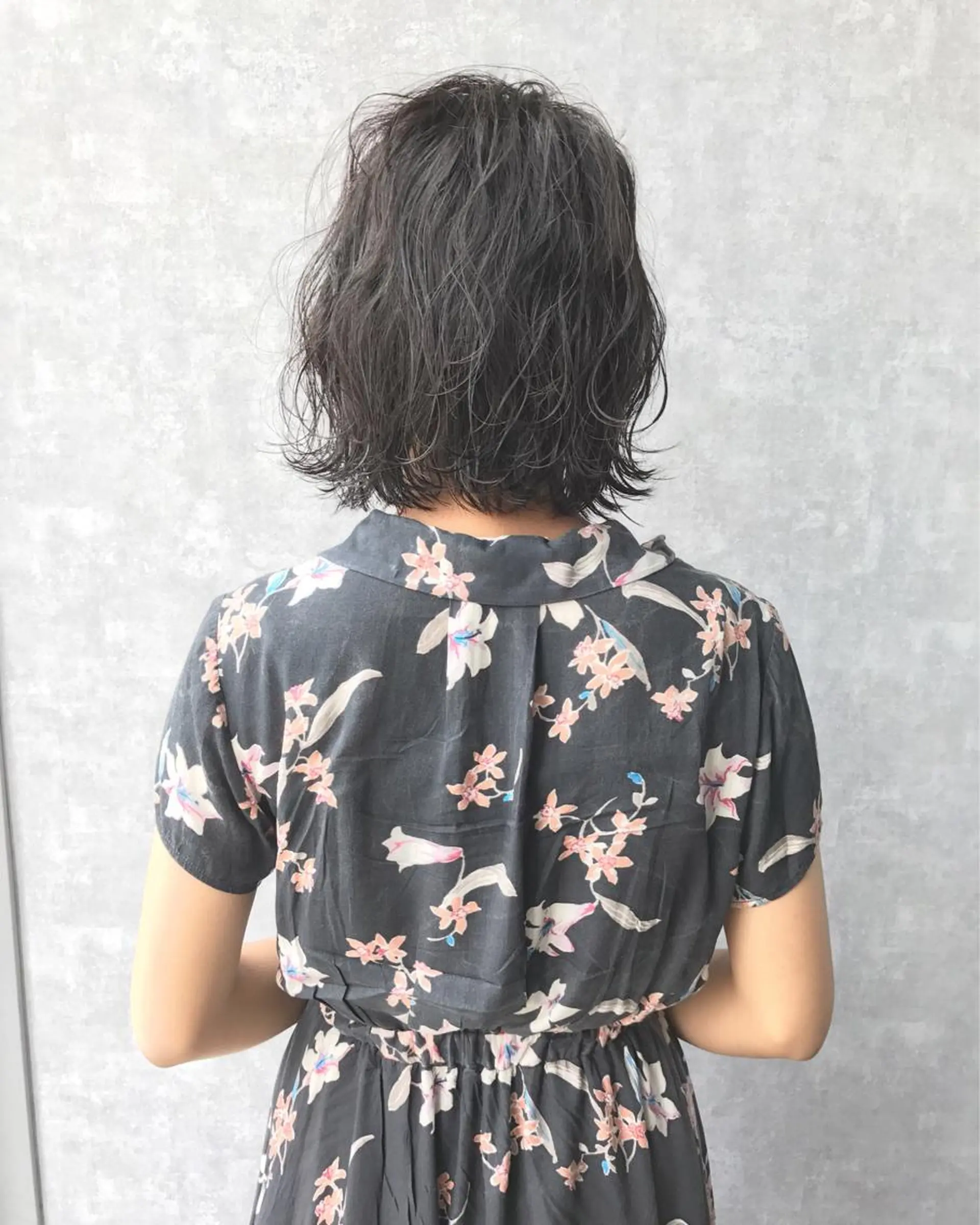 ショート カラー ネイビーカラー TOMOYAレイヤー ブリーチ縮毛矯正のヘアスタイル