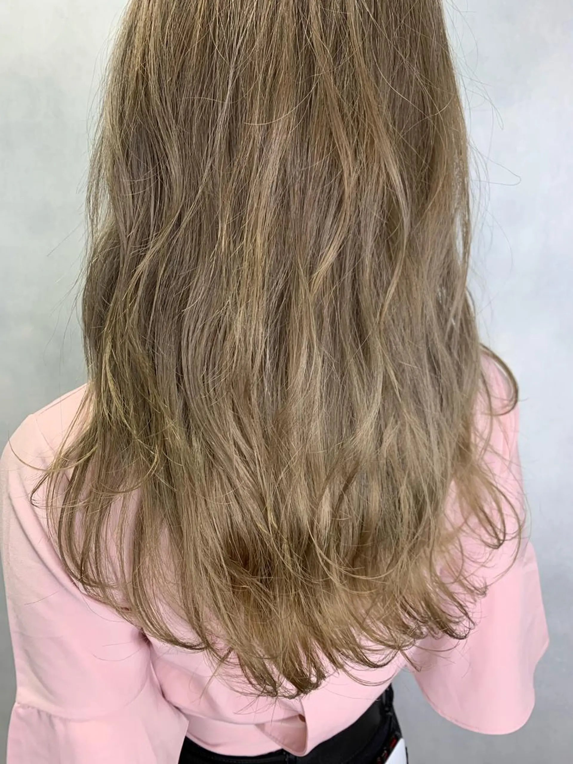 ロング カラー アッシュ ベージュカラー LUXBE LUCE那覇イオン店所属・LUXBE LUCEのヘアスタイル