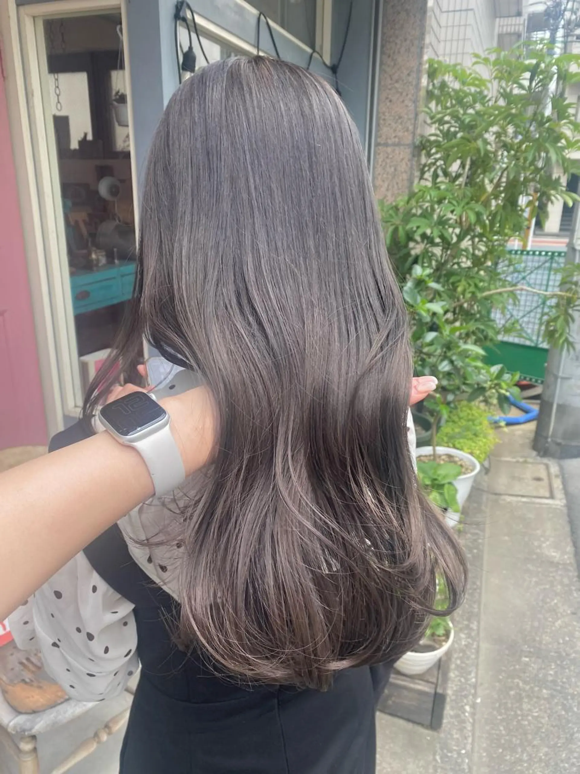 セミロング カラー ベージュカラー カット ヘアカラー トリートメント ヤスザトアヤノ ／レイヤー／オリーブのヘアスタイル