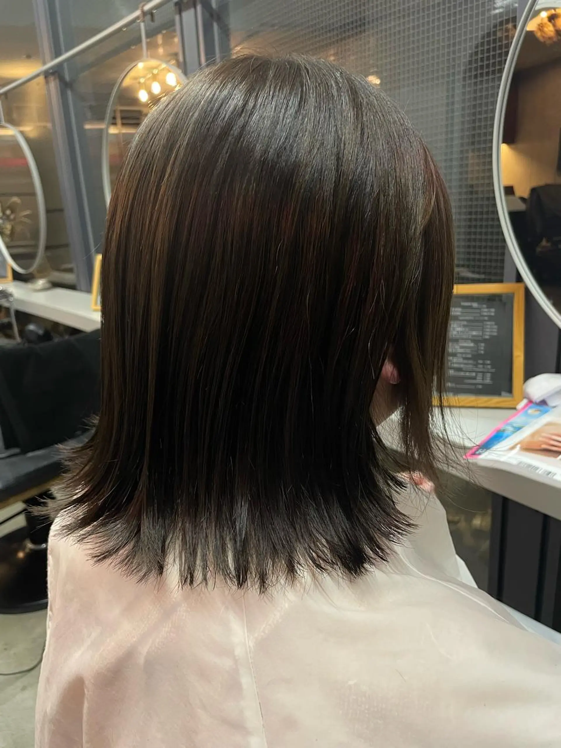ミディアム カラー アッシュ アッシュグレー アッシュグレージュ ブリーチ 透明感カラー カット ヘアカラー トリートメント やすだ しおりのその他イメージ