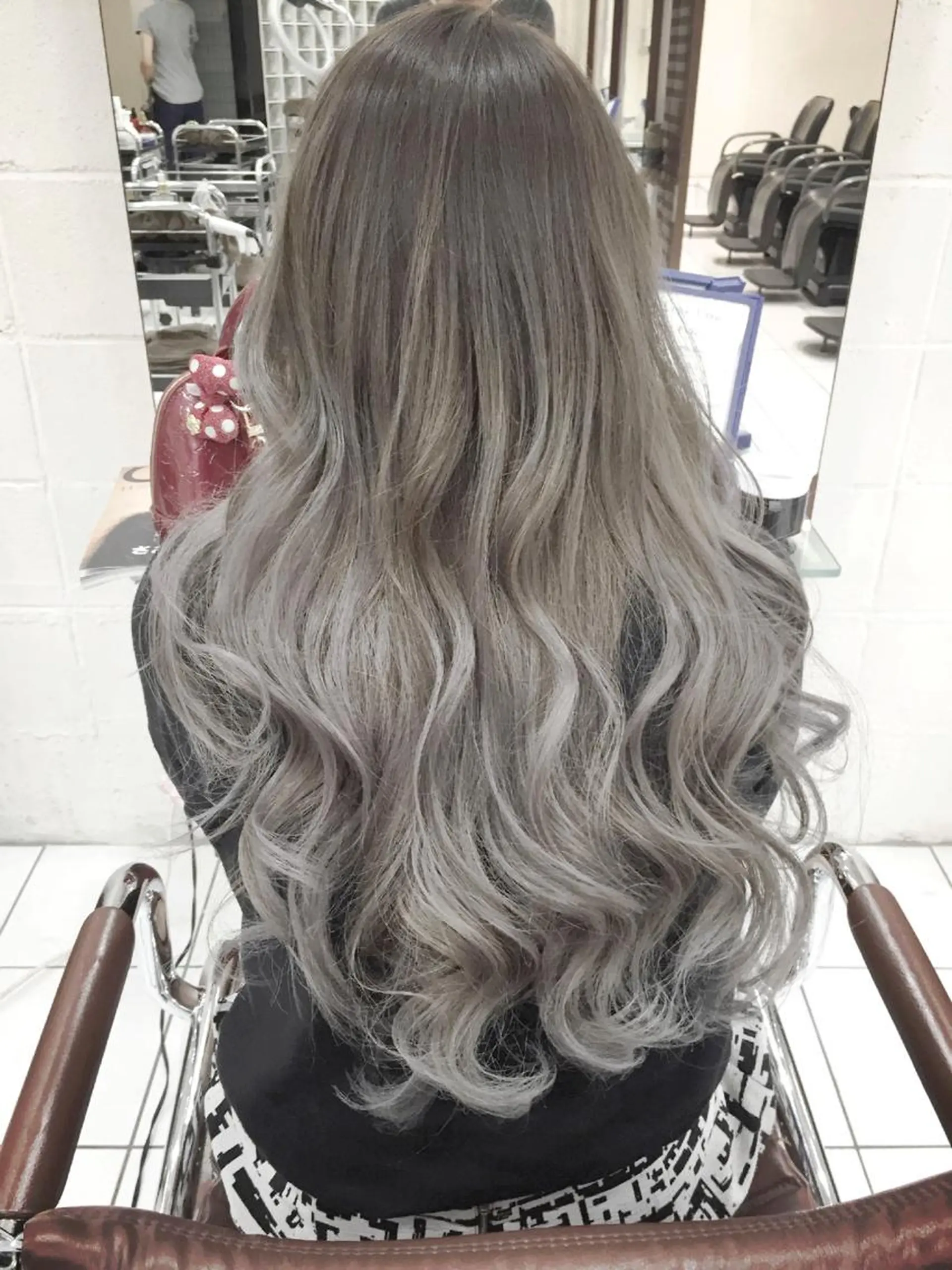 ロング カラー ヘアアレンジ アッシュ アッシュグレー アッシュグレージュ 透明感カラー グラデーションカラー モテ髪透明感❤️ デイズヘアカラーのヘアスタイル