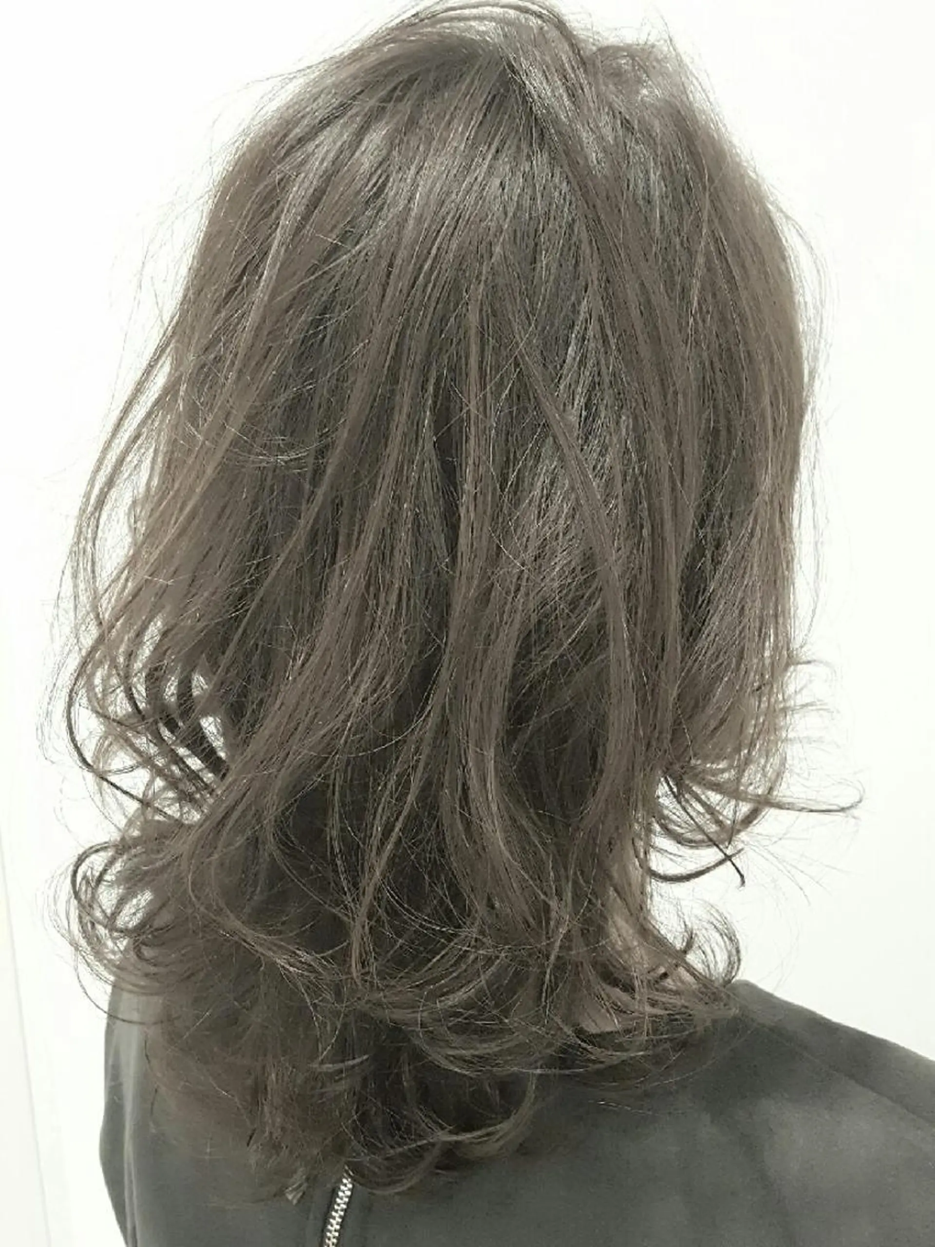 セミロング カラー グレージュ イルミナカラー カット ヘアカラー パーマ 中村 光樹のヘアスタイル