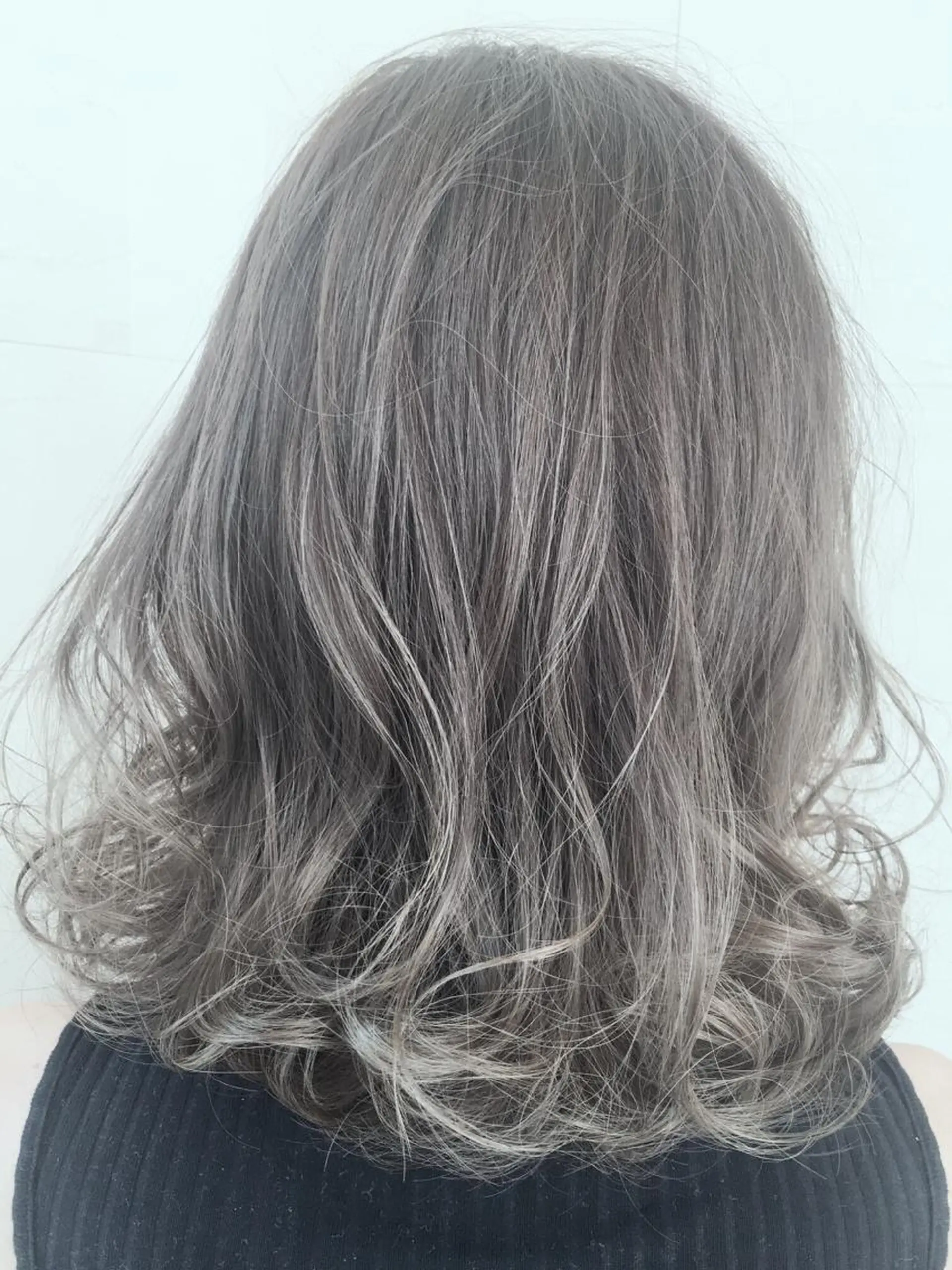 ミディアム カラー ブリーチ グレージュ Lee枚方所属・今里 弘樹のヘアスタイル