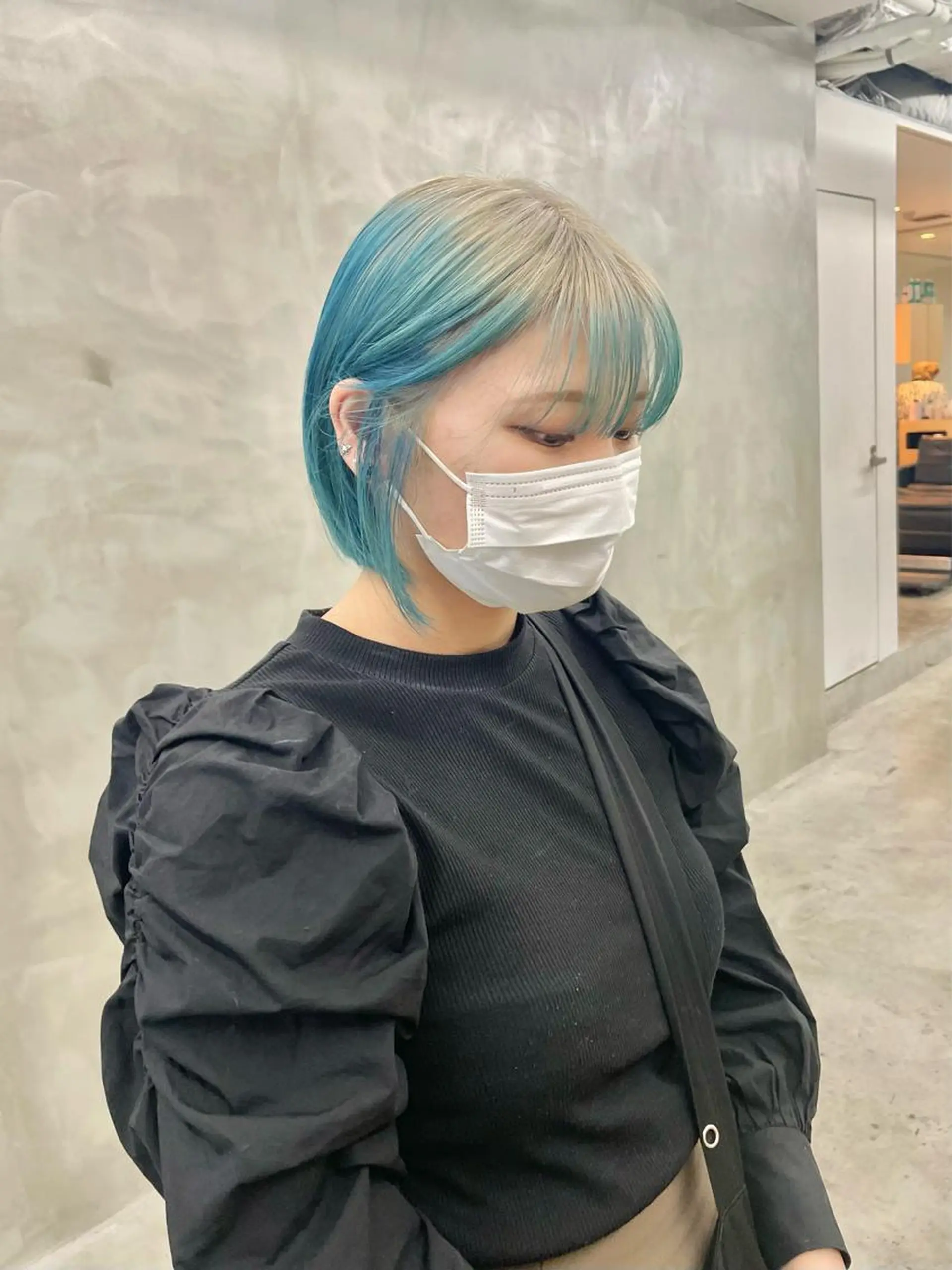 ミディアム カラー パーマ ヘアアレンジ メンズ ミディアムパーマ メンズバレイヤージュ メンズブリーチ センターパート フェードカット ヘアカラー トリートメント ハイトーン/レイヤー 🌸さくらのヘアスタイル