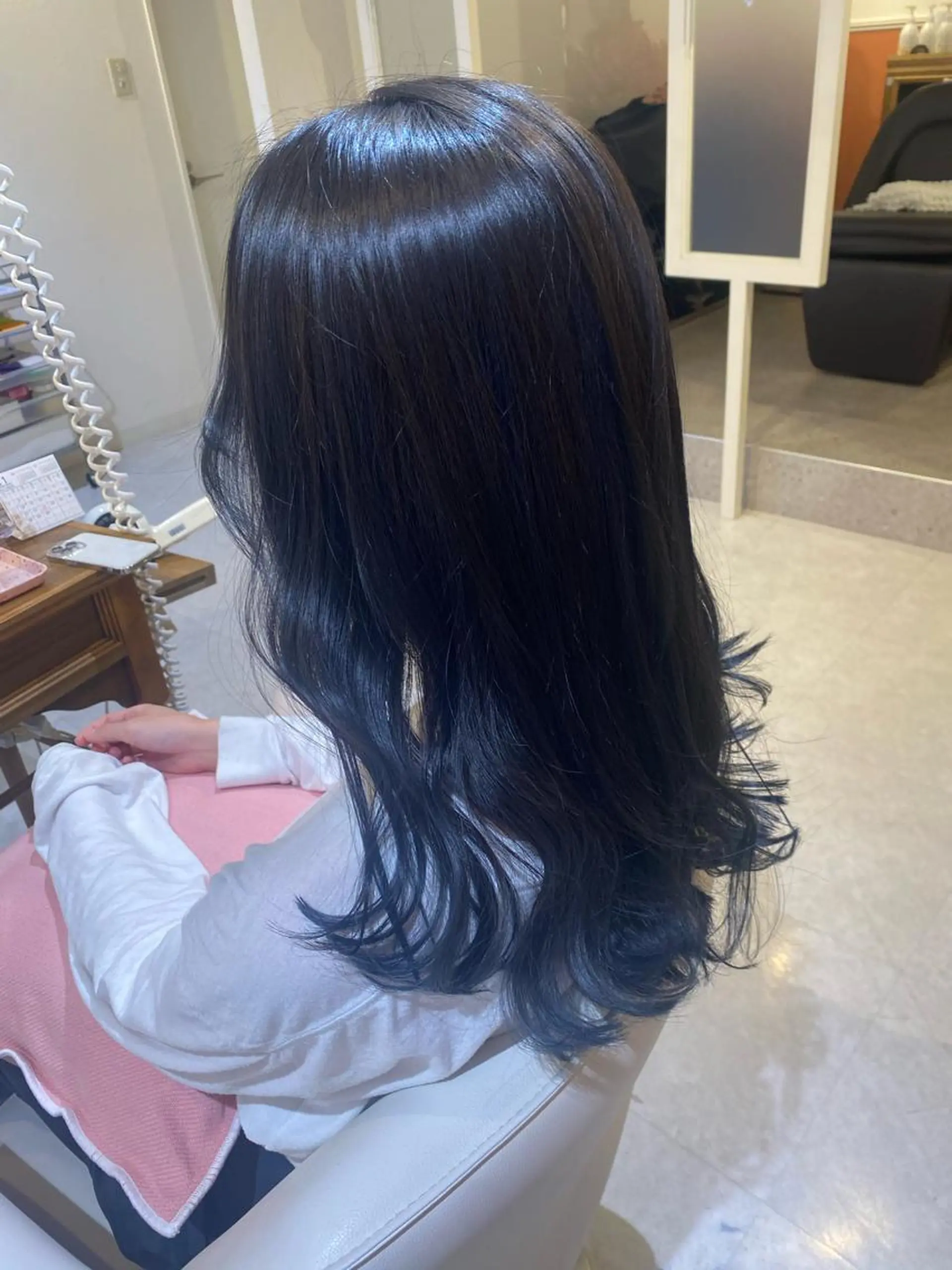 ミディアム カット ヘアカラー 梛木 唯のヘアスタイル