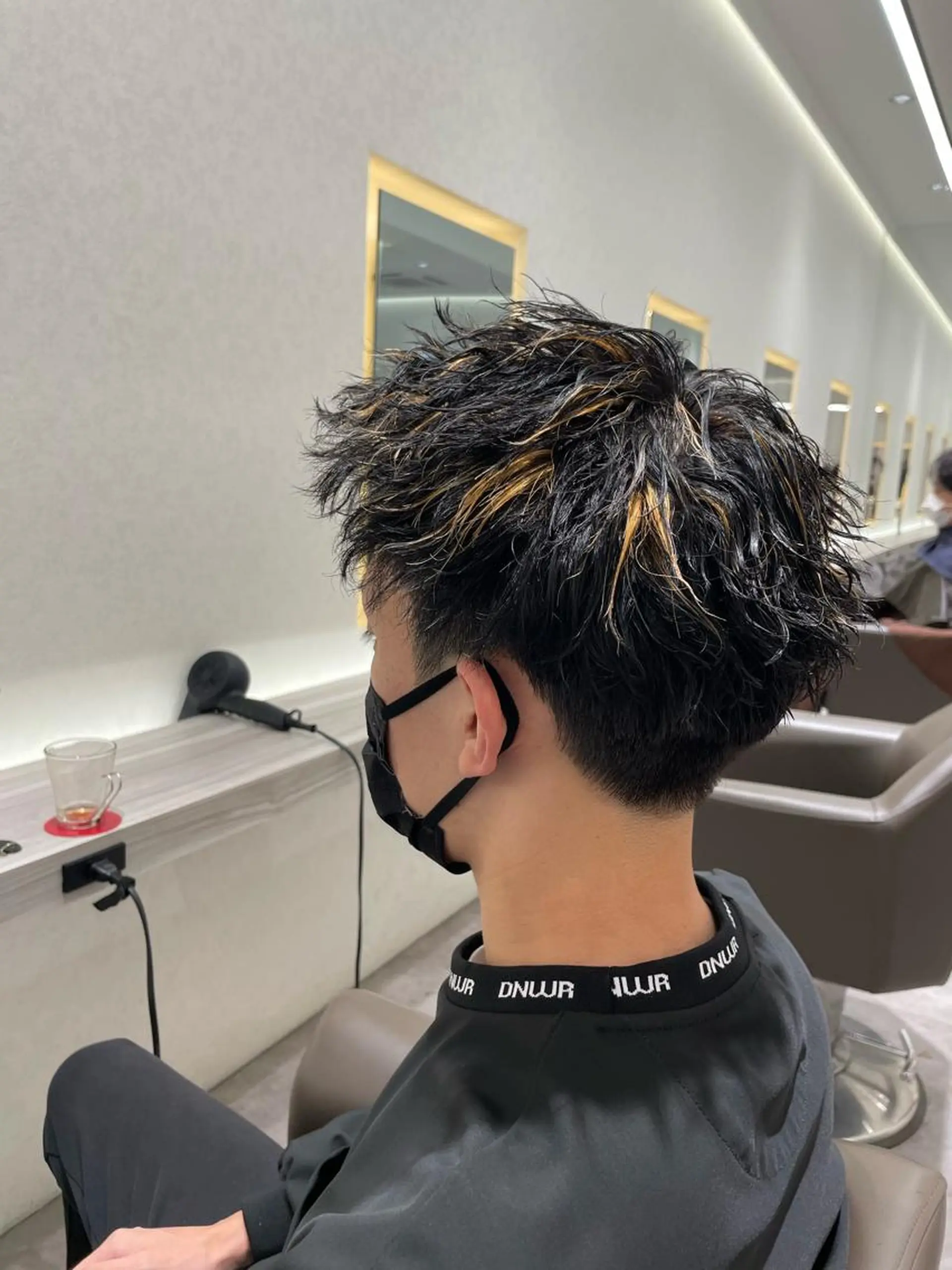 ショート パーマ メンズ メンズブリーチ メンズハイライト メンズメッシュ メンズパーマ メンズツイストパーマ カット ヘアカラー パーマ メンズ特化店長✨ 9/13空◎岡本一真のヘアスタイル
