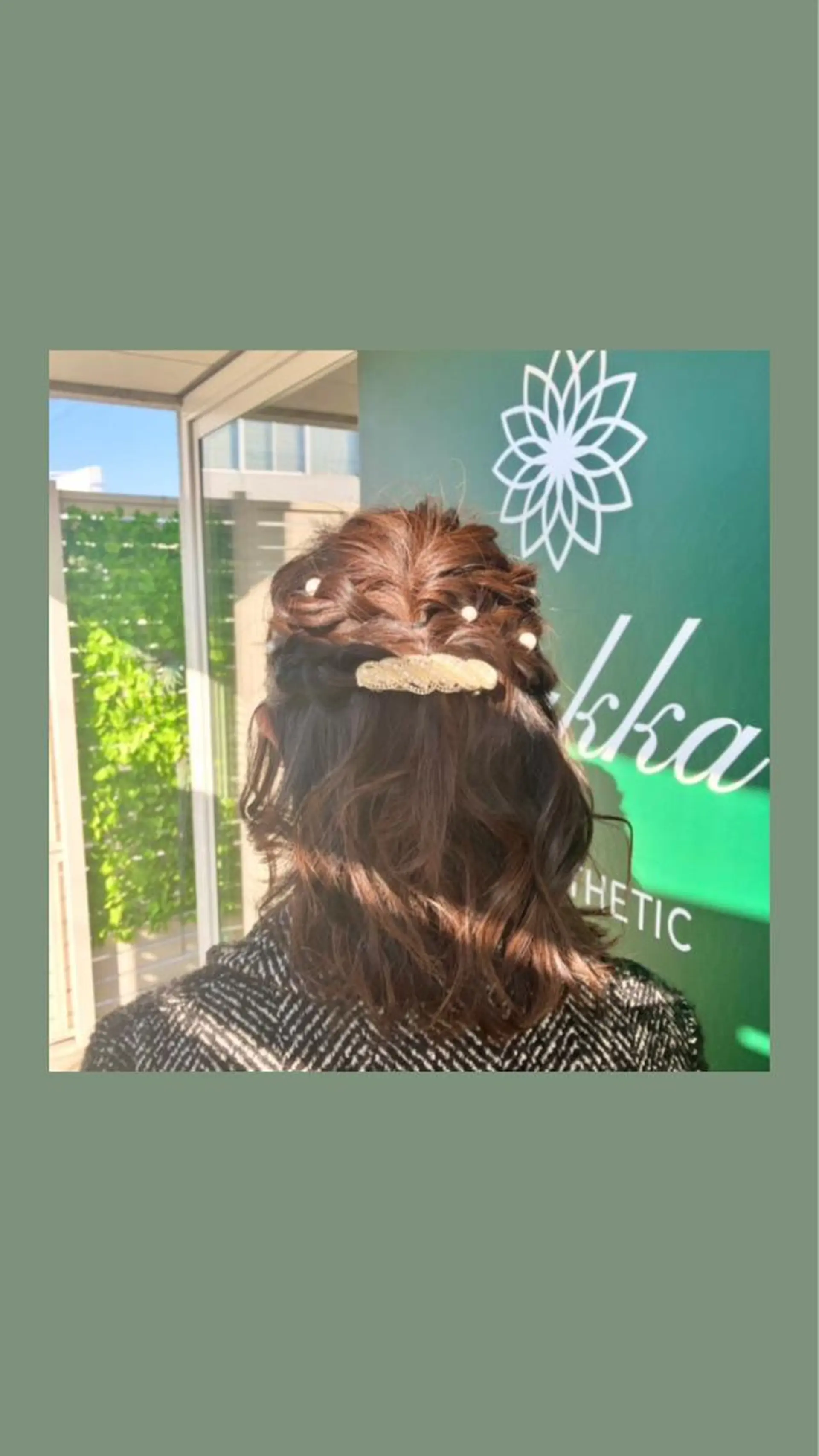 ミディアム ヘアアレンジ ハーフアップ 顔周りカット 加藤 優衣の眉毛・アイブロウイメージ