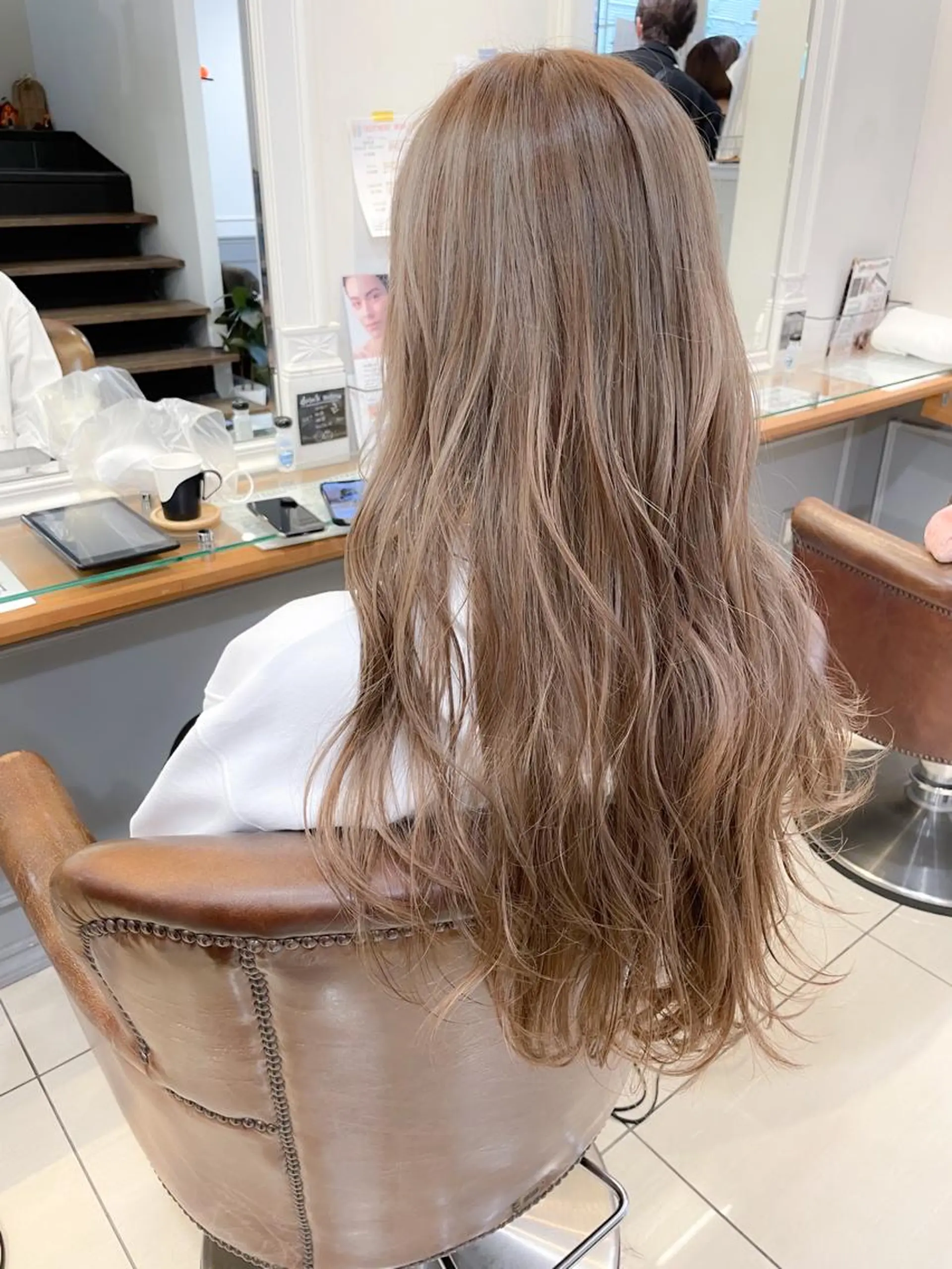 ロング カラー ベージュカラー ハイライトカラー ミルクティーベージュ ハイライト ヘアカラー トリートメント ヘッドスパ ✨カラー支持No.1 🧸ワキ カナコ🧸のヘアスタイル