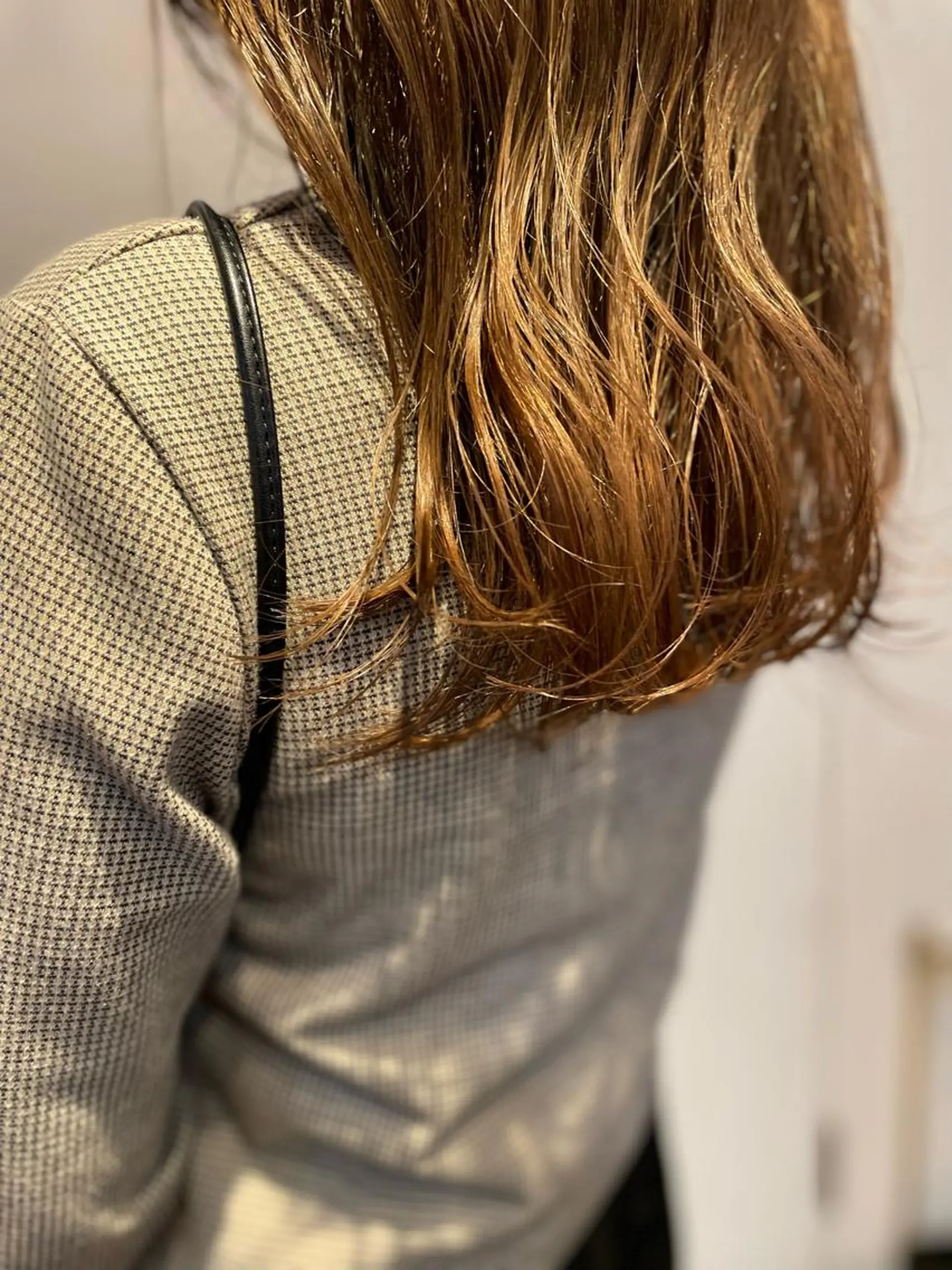 ミディアム カラー ハイトーンカラー カット ヘアカラー トリートメント レイヤー／似合わせ TAKUYAのヘアスタイル